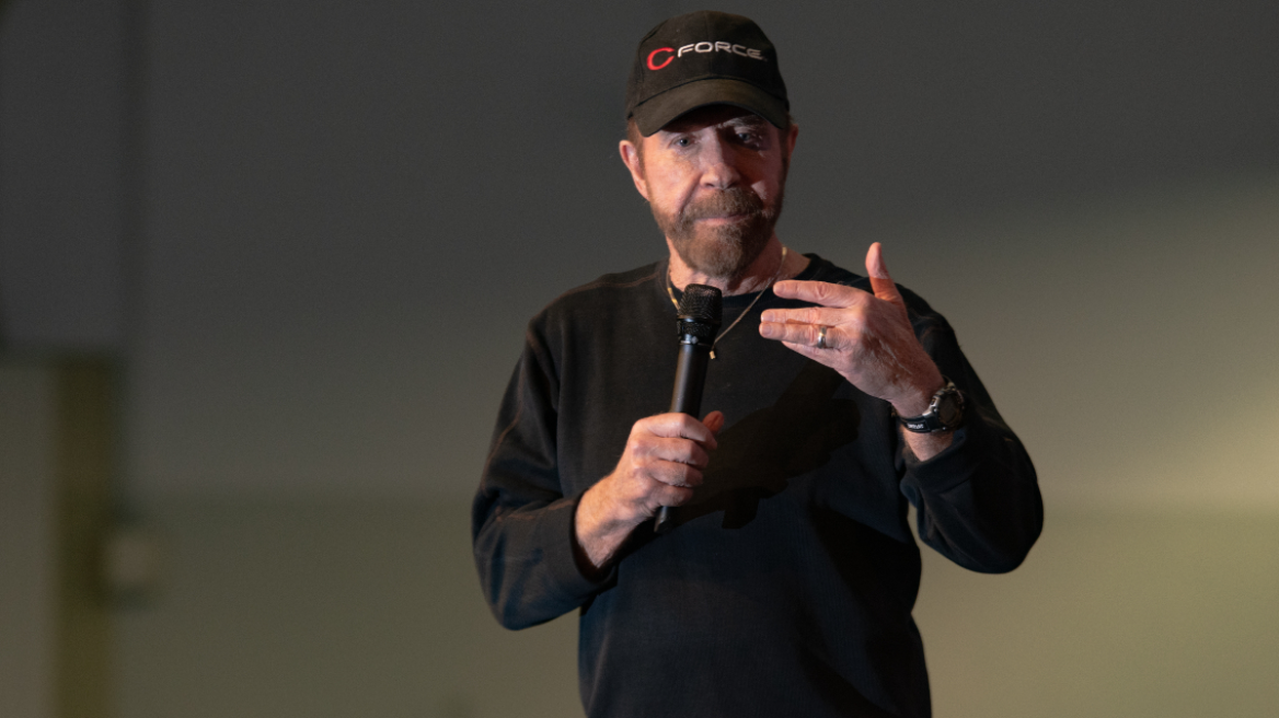 Τσακ Νόρις: Η οικογένεια του ξέσπασε για τα AI βίντεο γύρω από τον θάνατο του ηθοποιού (ΦΩΤΟ)