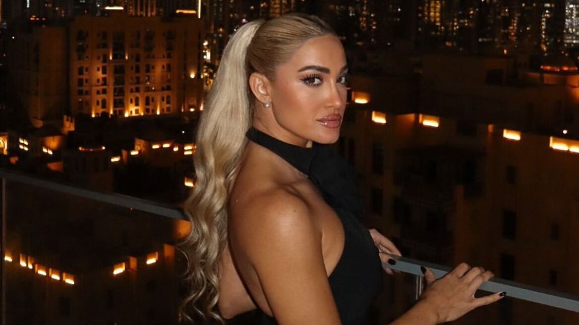 Συνελήφθη η Ιωάννα Τούνη – Αστυνομικοί την πηγαίνουν στο αυτόφωρο