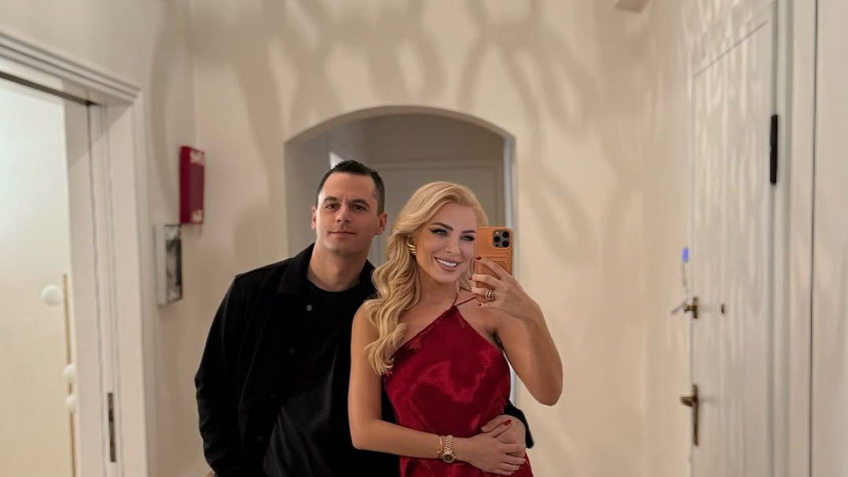 Μάθαμε σε ποιον μοιάζει το μωρό της Κατερίνας Καινούργιου και του Παναγιώτη Κουτσουμπή;