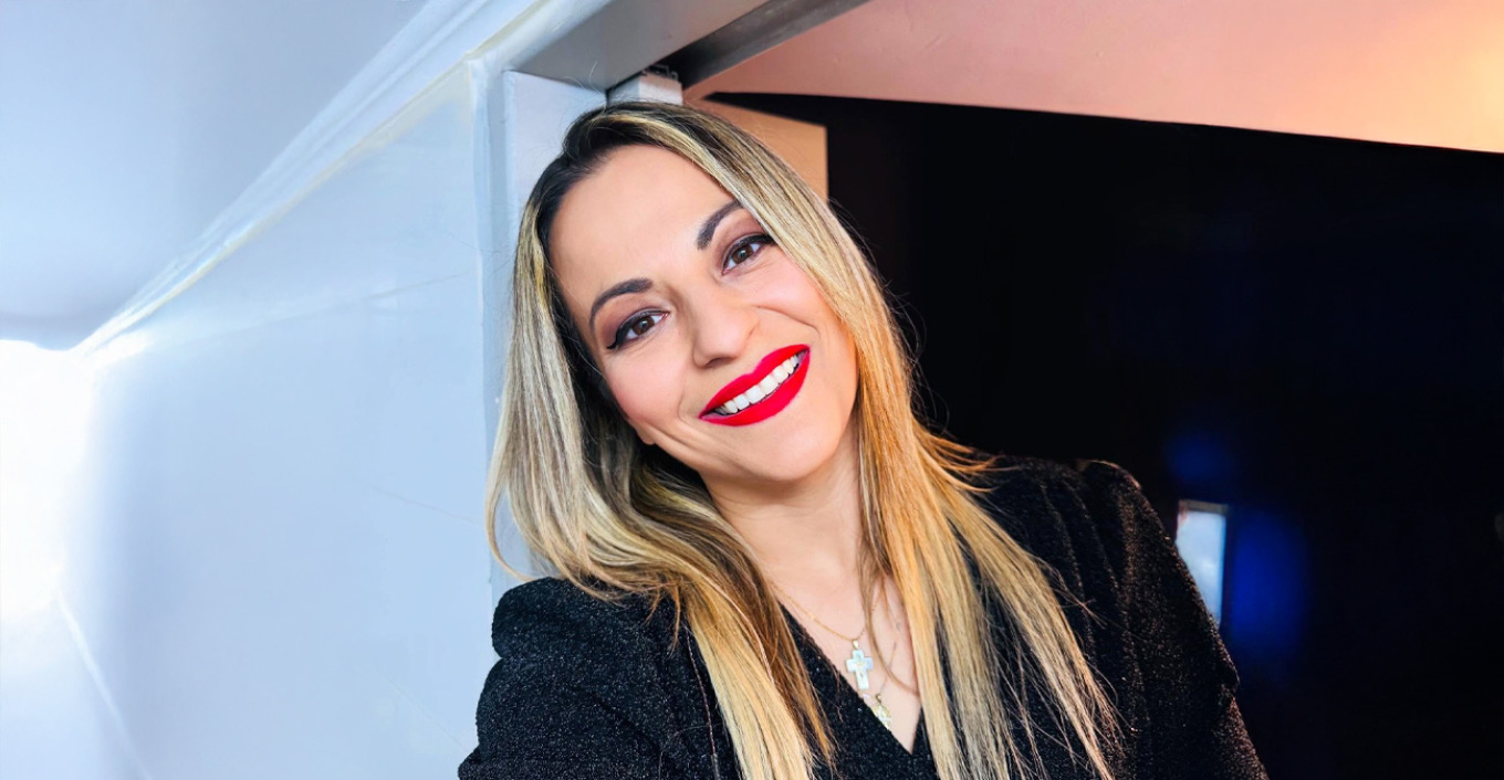 Ποια είναι η Tζένη Κατσίγιαννη που έκανε χαμό στο TikTok με το τραγούδι «Πες Μου Πώς σε Λένε» πριν ακόμη κυκλοφορήσει