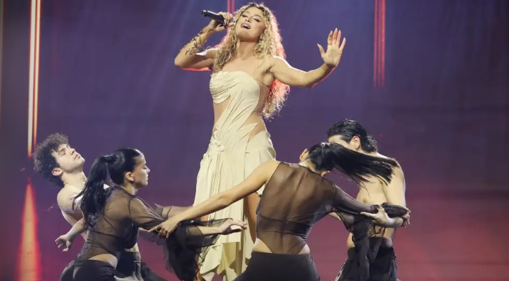 Eurovision: Ολοκληρώθηκε η πρώτη πρόβα της Κύπρου – Το τεράστιο τραπέζι, οι φωτιές και τι θα φορέσει