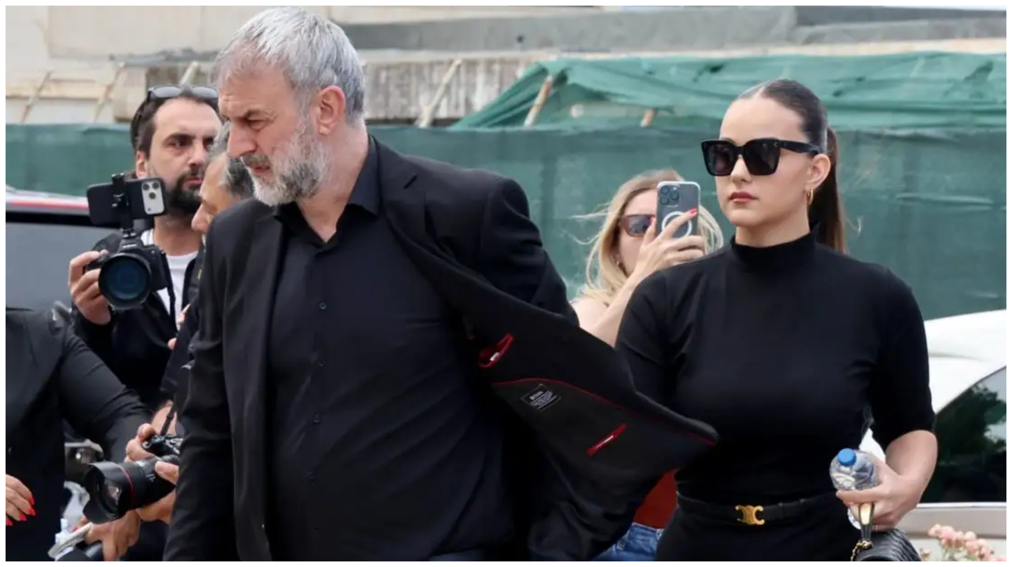 Κηδεία Μαστροκώστα: Με τρεμάμενη φωνή η κόρη της στον επικήδειο – «Σ’αγαπώ μαμά»