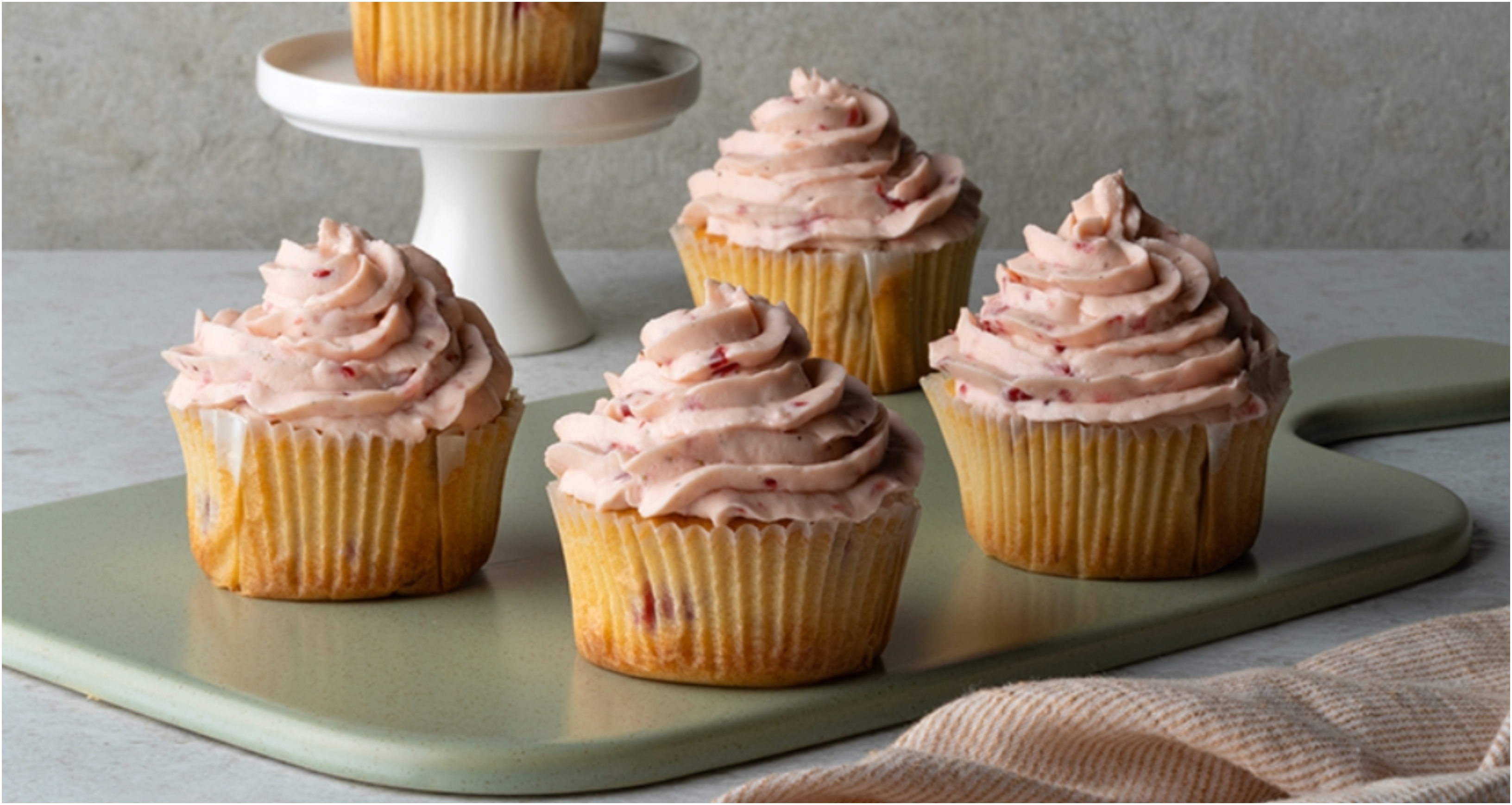 Nόστιμη συνταγή για cupcakes με φράουλες και λευκή σοκολάτα