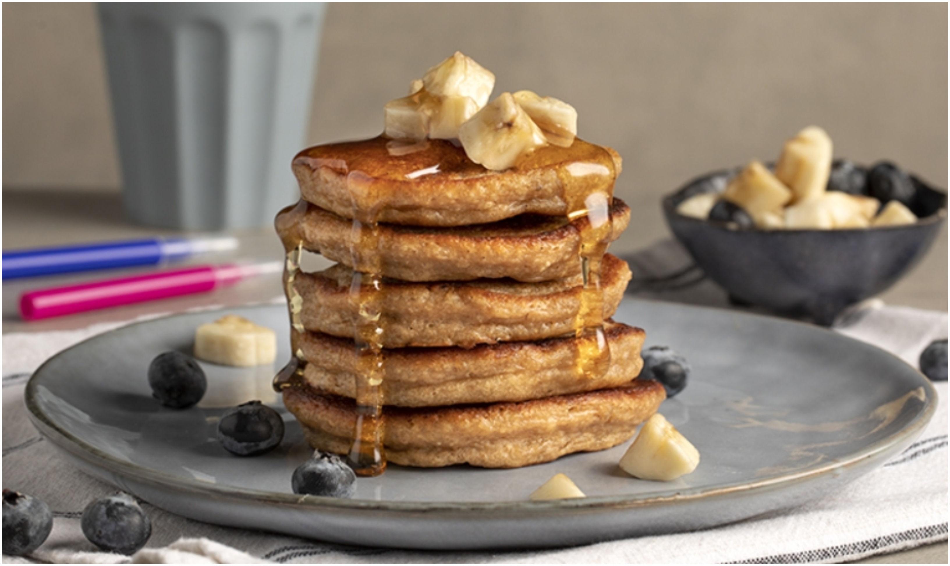Nόστιμη συνταγή για λαχταριστά pancakes με βρόμη και μπανάνα