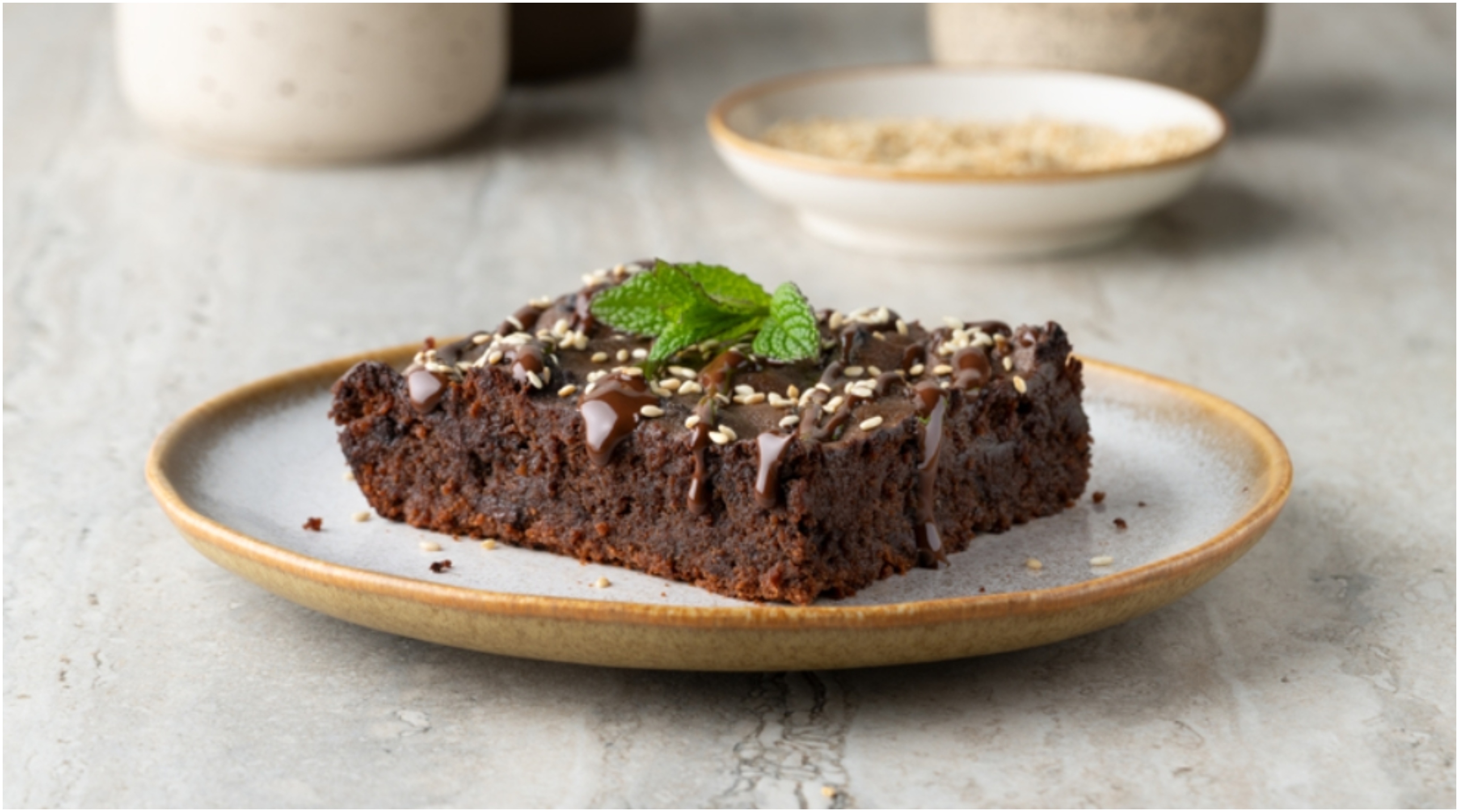 Πανεύκολη συνταγή για vegan σοκολατόπιτα με ταχίνι