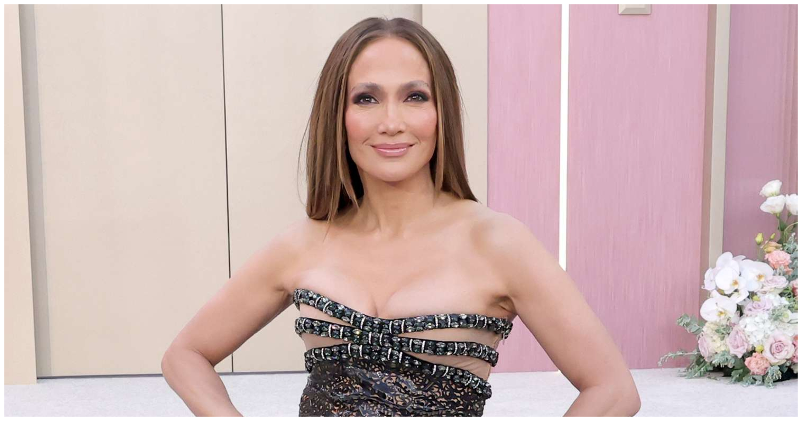 JLo: Το απρόοπτο ατύχημα με το φόρεμά της – Δυσκολεύτηκε να αποχωρήσει από την εκδήλωση (ΒΙΝΤΕΟ)