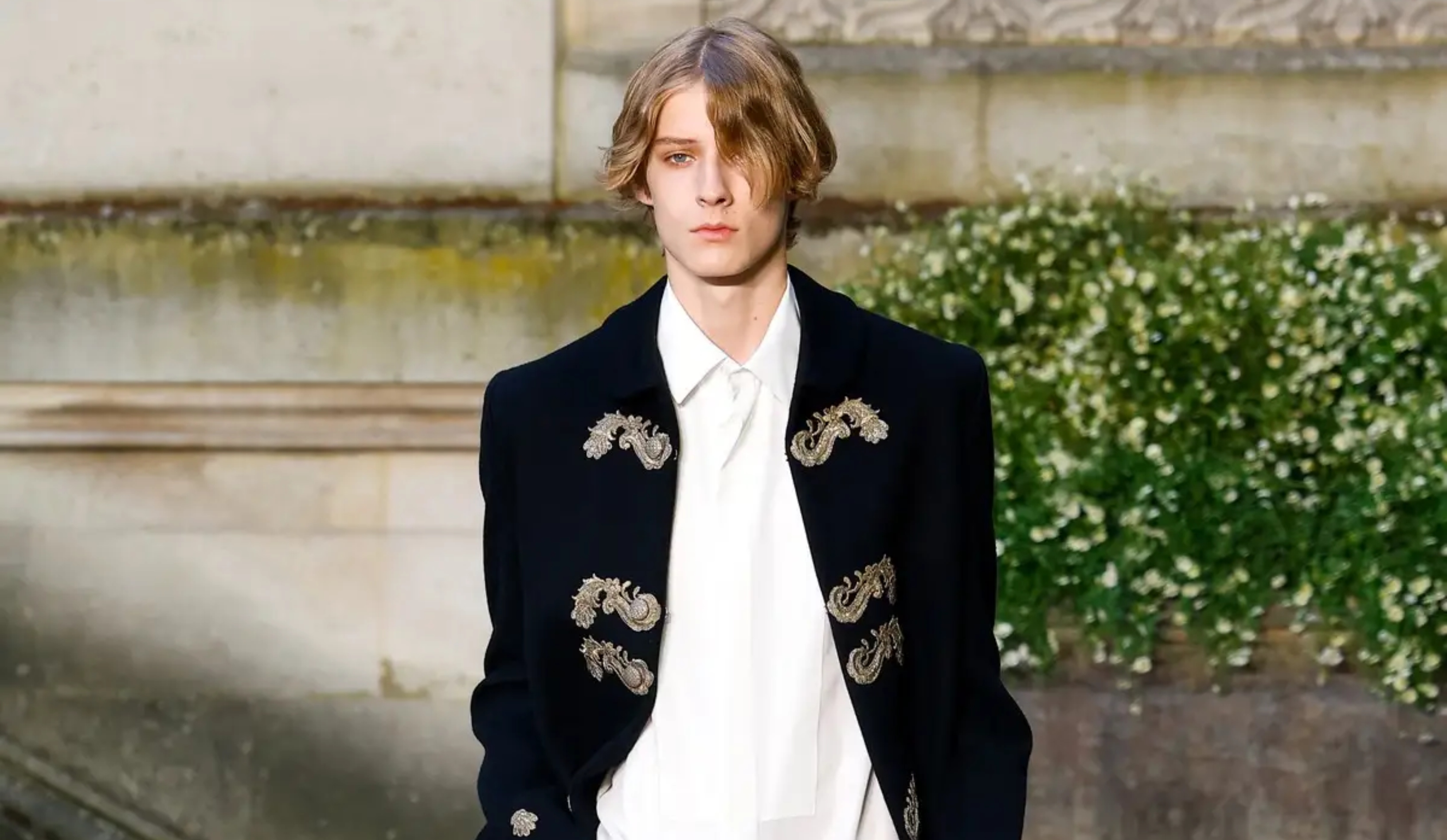 Dior Men SS27: Ο Jonathan Anderson δίνει νέα πνοή στο σύγχρονο ανδρικό στιλ