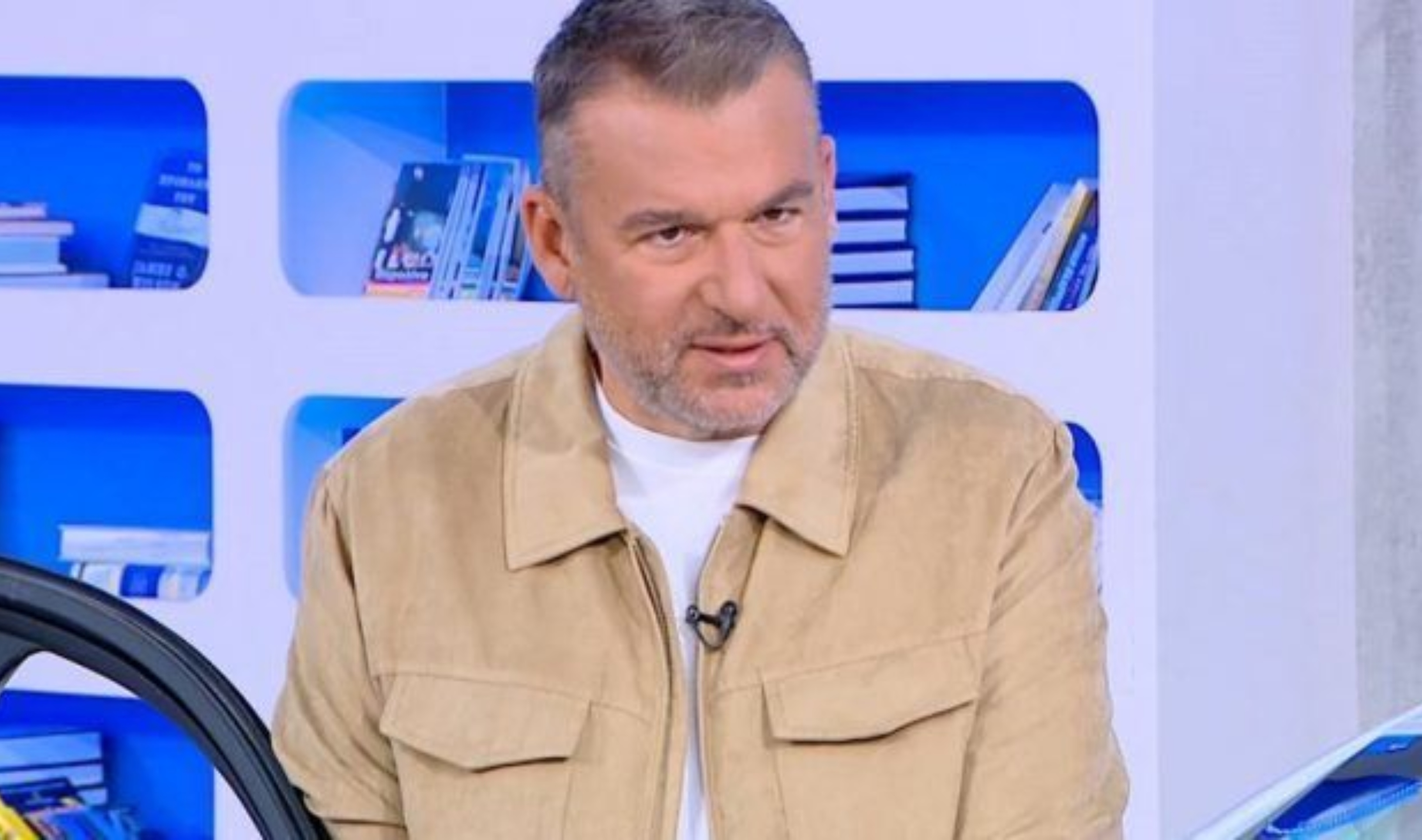«Πυρά» κατά του Λιάγκα: «Ισοπεδώνεις χαρακτήρες, κάνεις κιτρινισμό και φοράς το κοστούμι του…» – Τι συνέβη