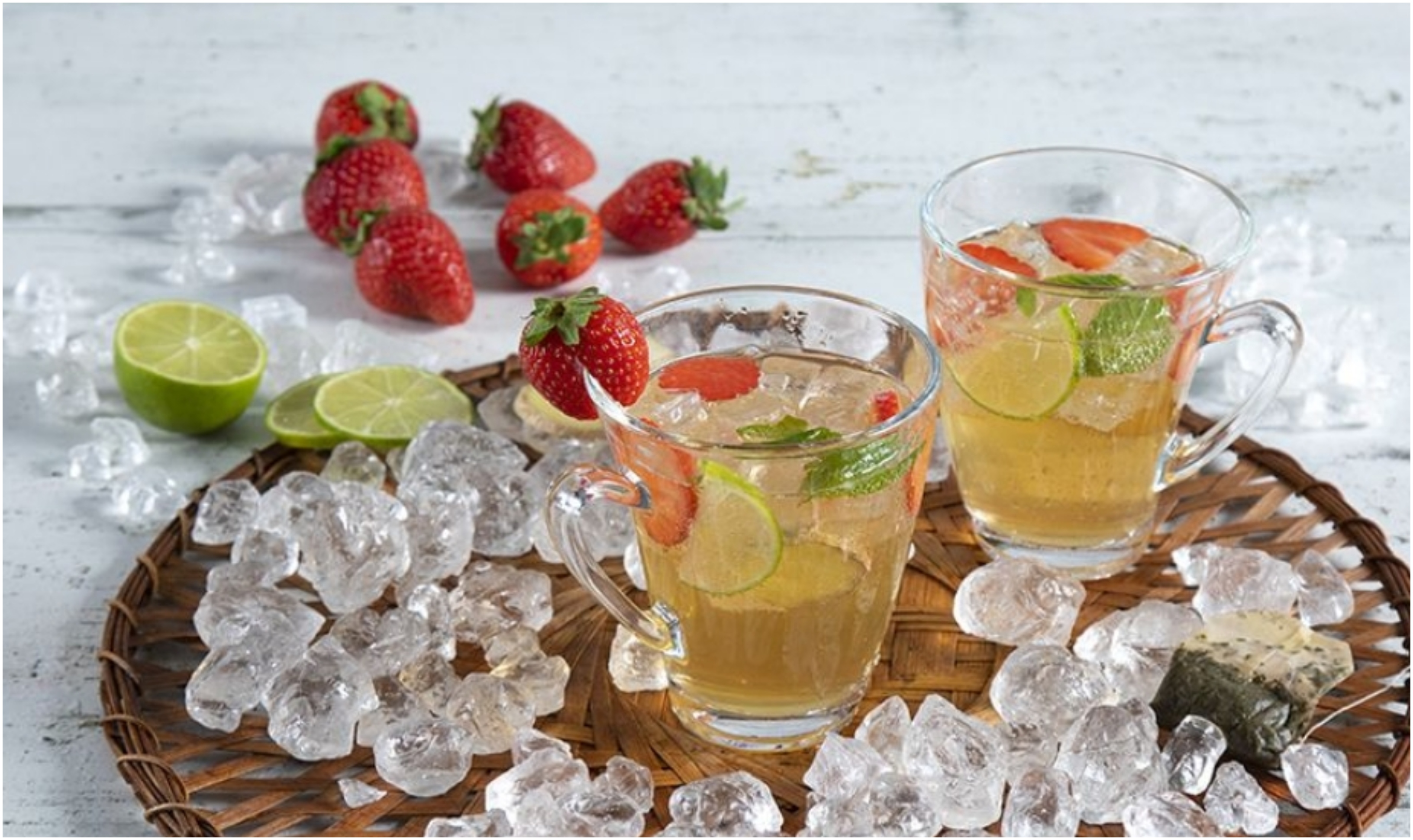 Έτσι θα φτιάξεις το πιο νόστιμο iced tea cocktail με φράουλες