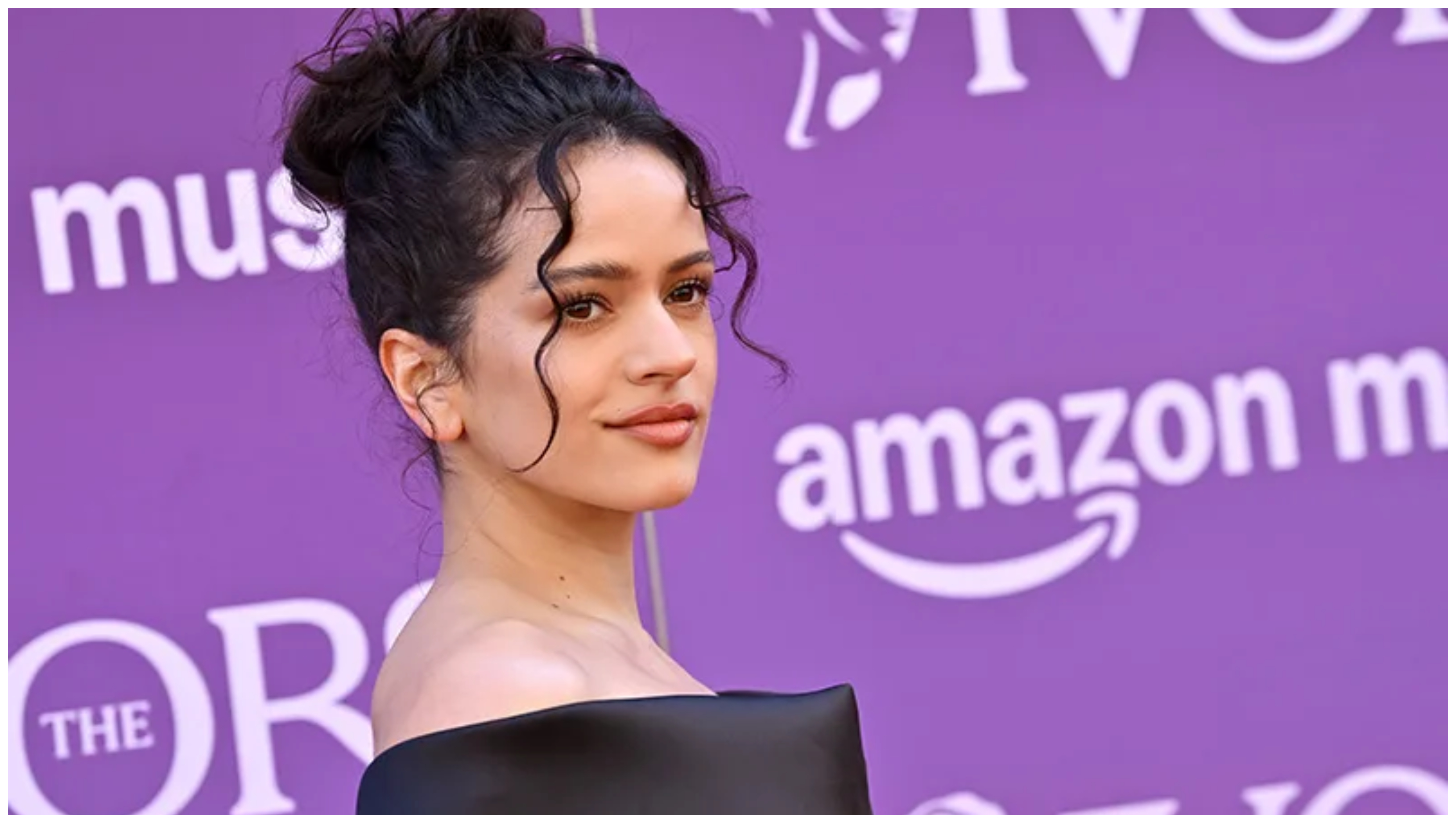 Η ROSALÍA με custom Calvin Klein Collection στα Ivor Novello Awards