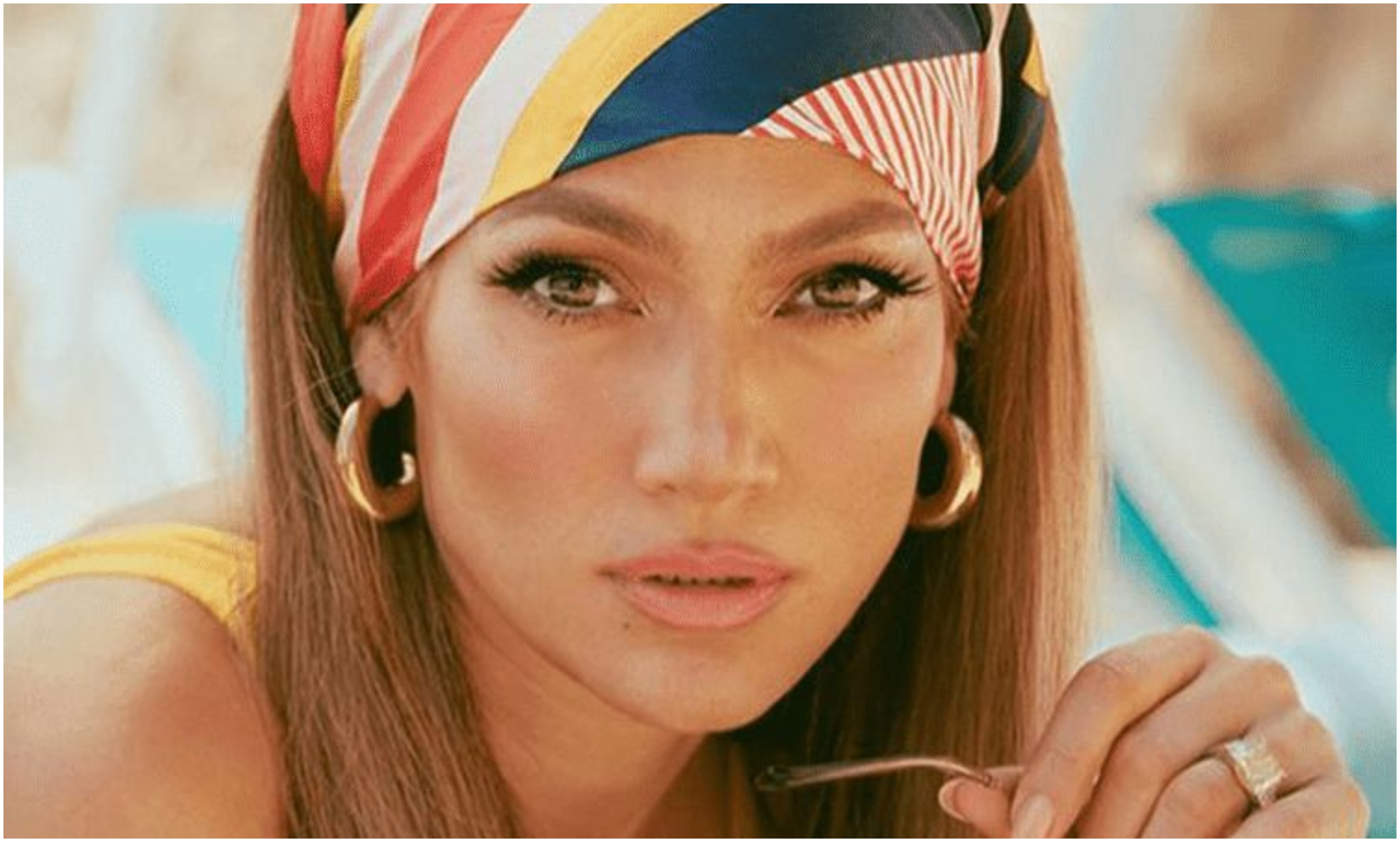 Αυτό το stylish scarf-dress της Jennifer Lopez το ζηλέψαμε όλες