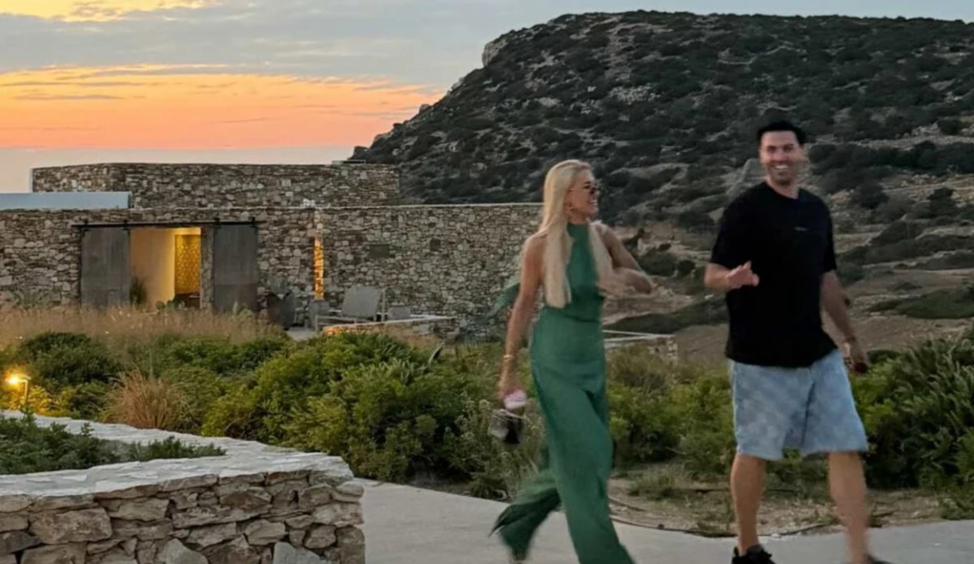 Ιωάννα Τούνη: H γλυκιά στιγμή με τον σύντροφό της και τον μικρό Πάρη στην Αντίπαρο 
