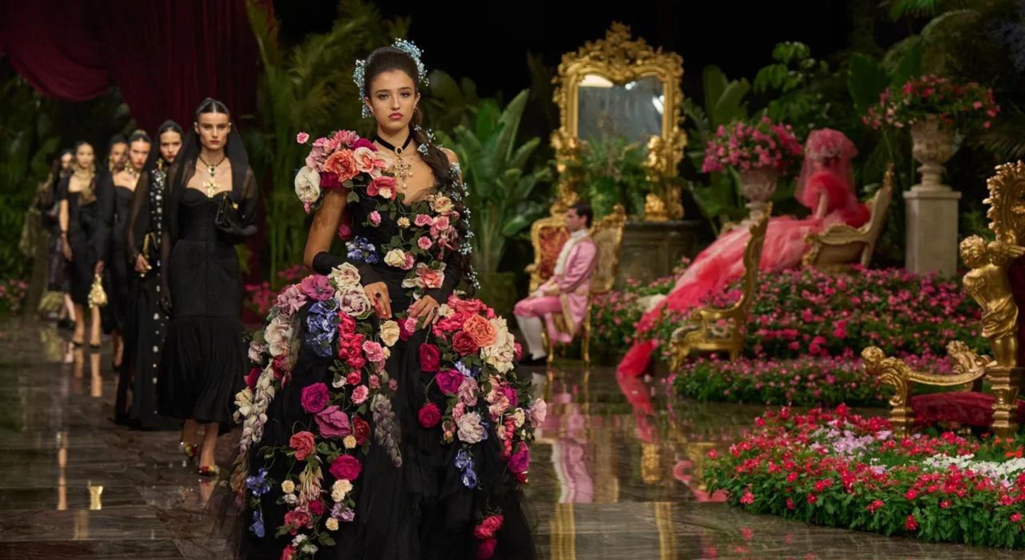 Dolce & Gabbana Alta Moda 2026: Όταν η υψηλή ραπτική μετατράπηκε σε ένα ζωντανό παραμύθι