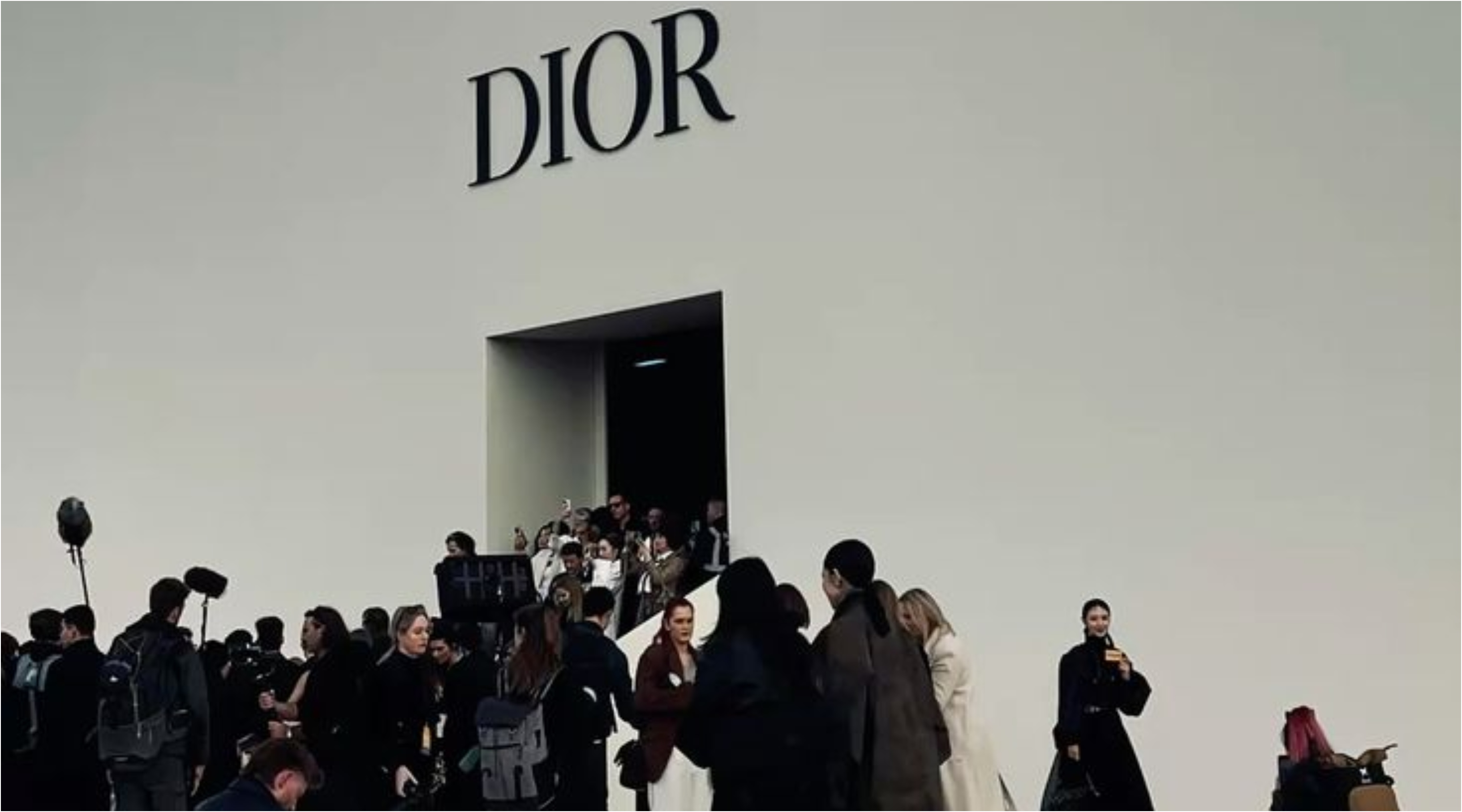 Dior: Το ιστορικό Trinity College μετατρέπεται σε runway για τη νέα συλλογή Pre-Fall