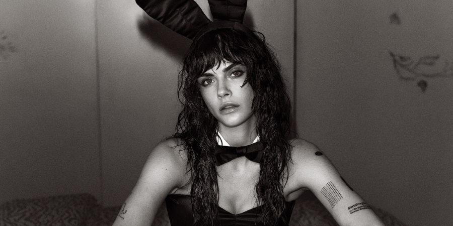 Η Cara Delevingne στην πιο τολμηρή φωτογράφιση της καριέρας της για το Playboy