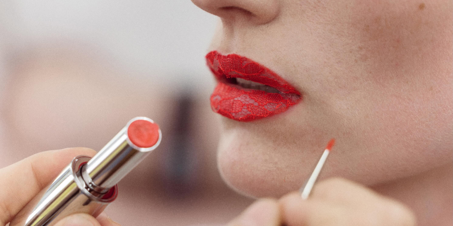 Lace Lips: Το beauty trend που έρχεται από την πασαρέλα του Jean Paul Gaultier