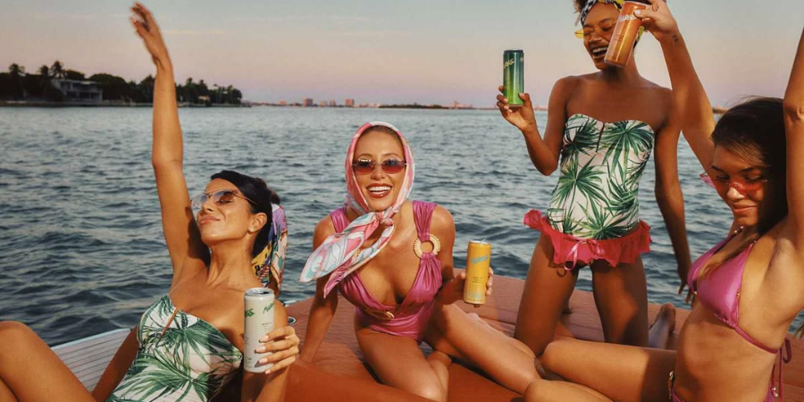 Τα 10 beachwear κομμάτια του καλοκαιριού για να είστε κομψές στην παραλία