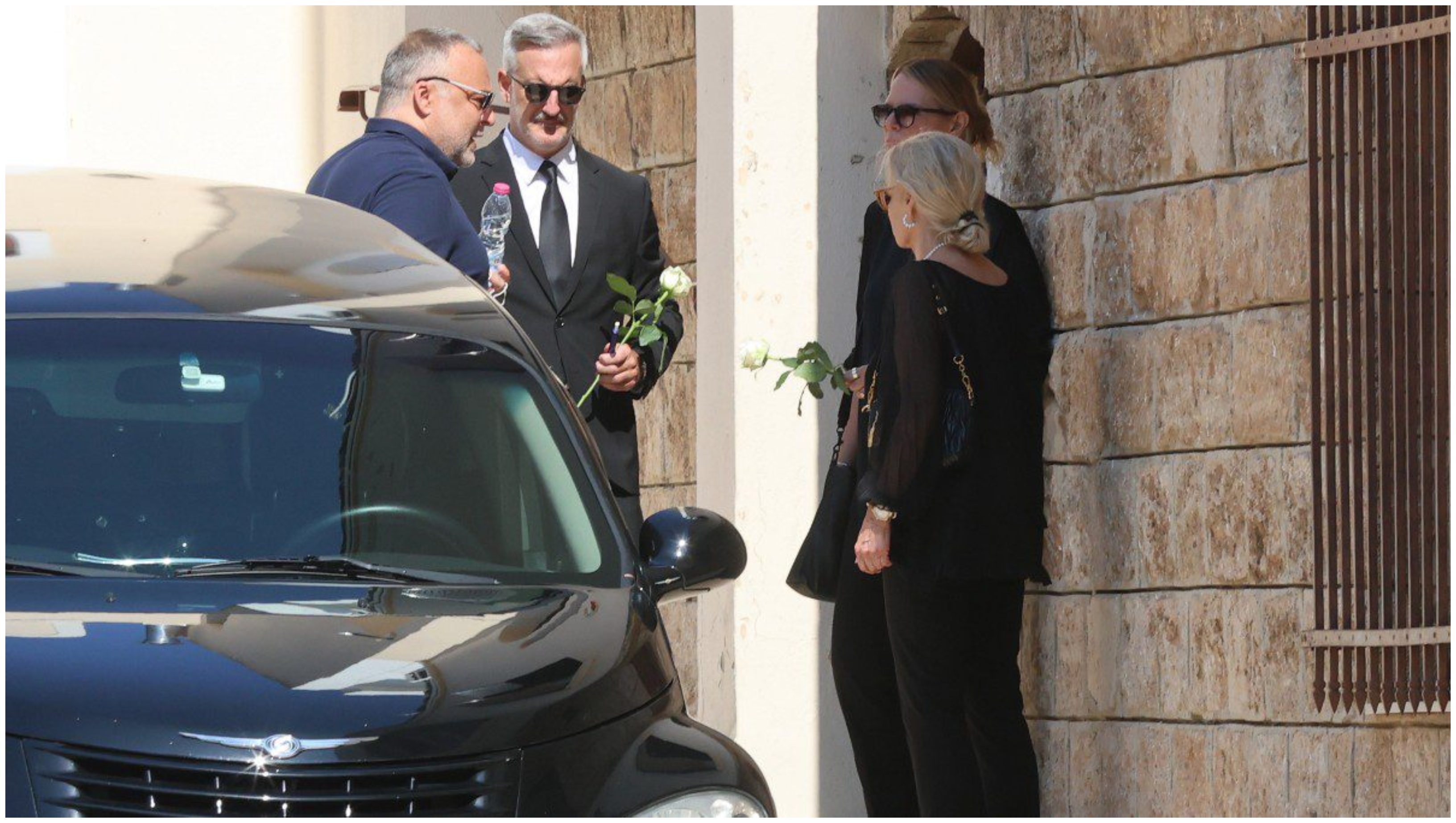 Κηδεία Καριέρε: Συντετριμμένη η σύζυγός του, Έλενα Κατραβά, στο τελευταίο «αντίο» (ΦΩΤΟ)
