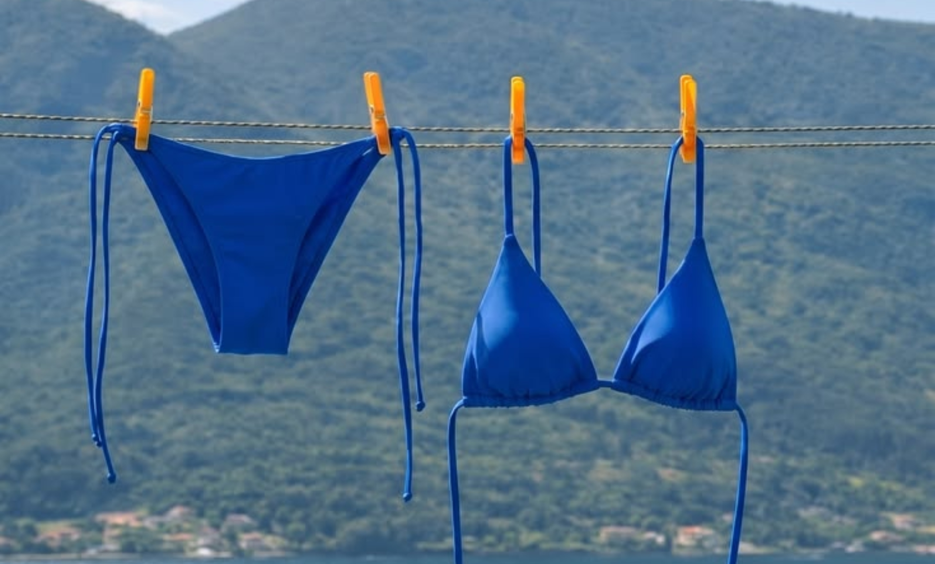 4+1 αποτελεσματικά hacks για να διώξετε τις ζάρες από τα ρούχα σας στις διακοπές χωρίς σίδερο