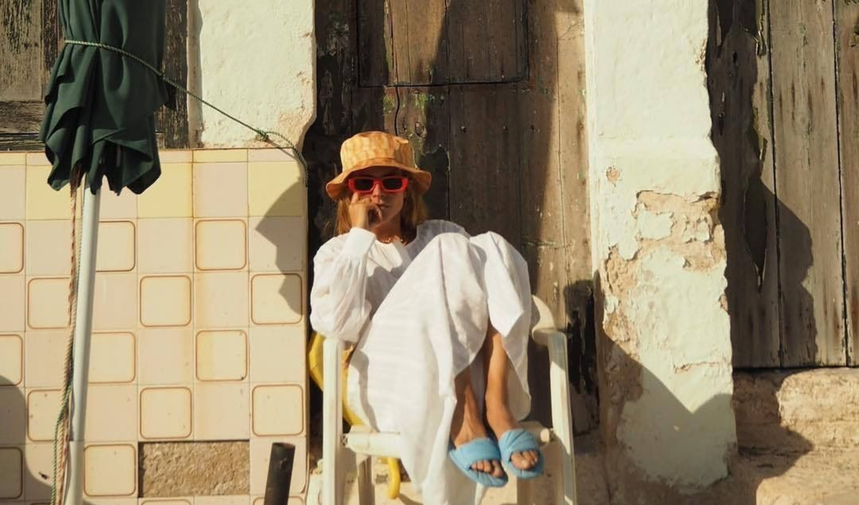 3 fashion items που θα σε σώσουν από τη ζέστη χωρίς να θυσιάσεις το στιλ σου