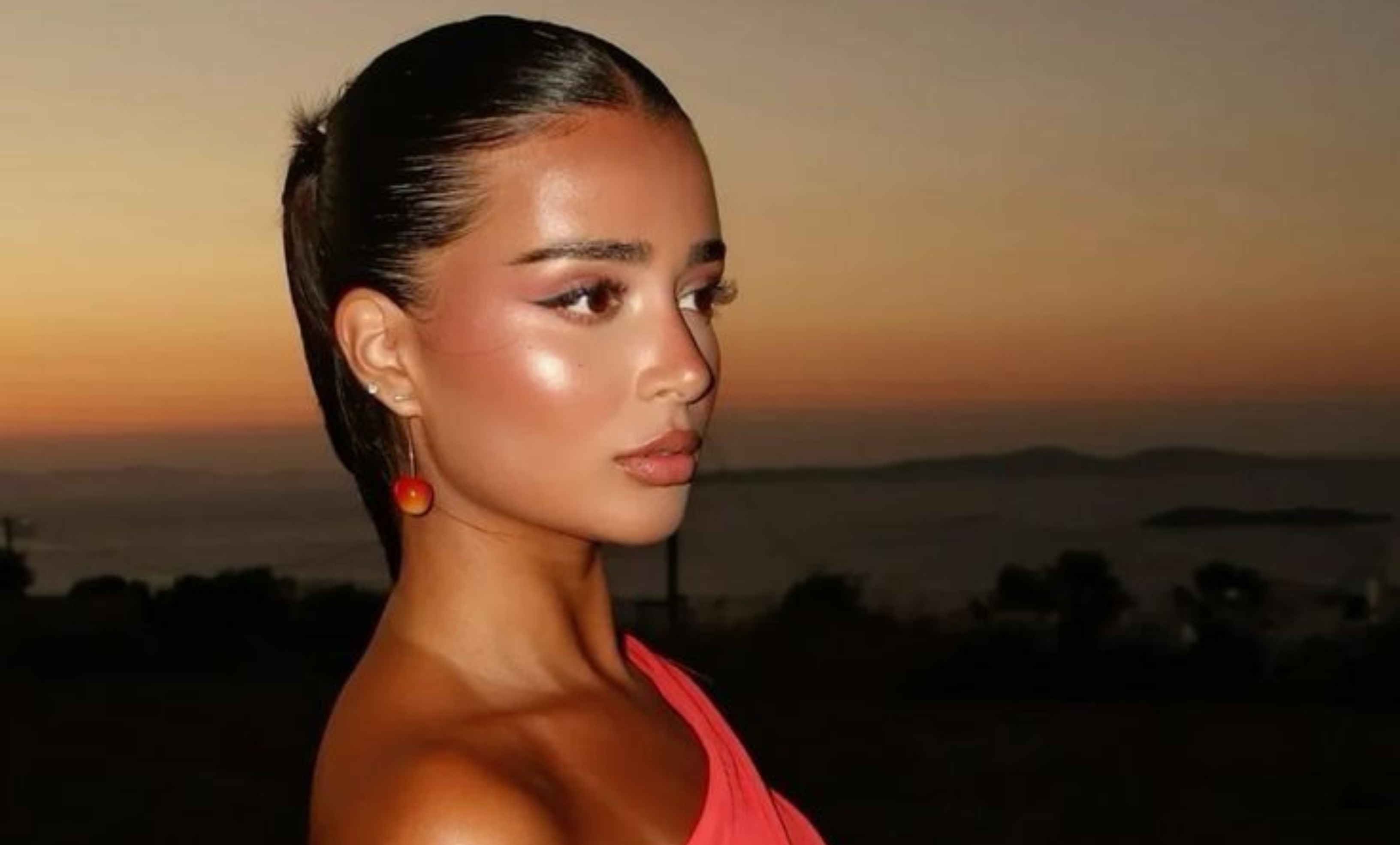 Sun-kissed beauty: Η καλοκαιρινή λάμψη που δεν χρειάζεται ήλιο