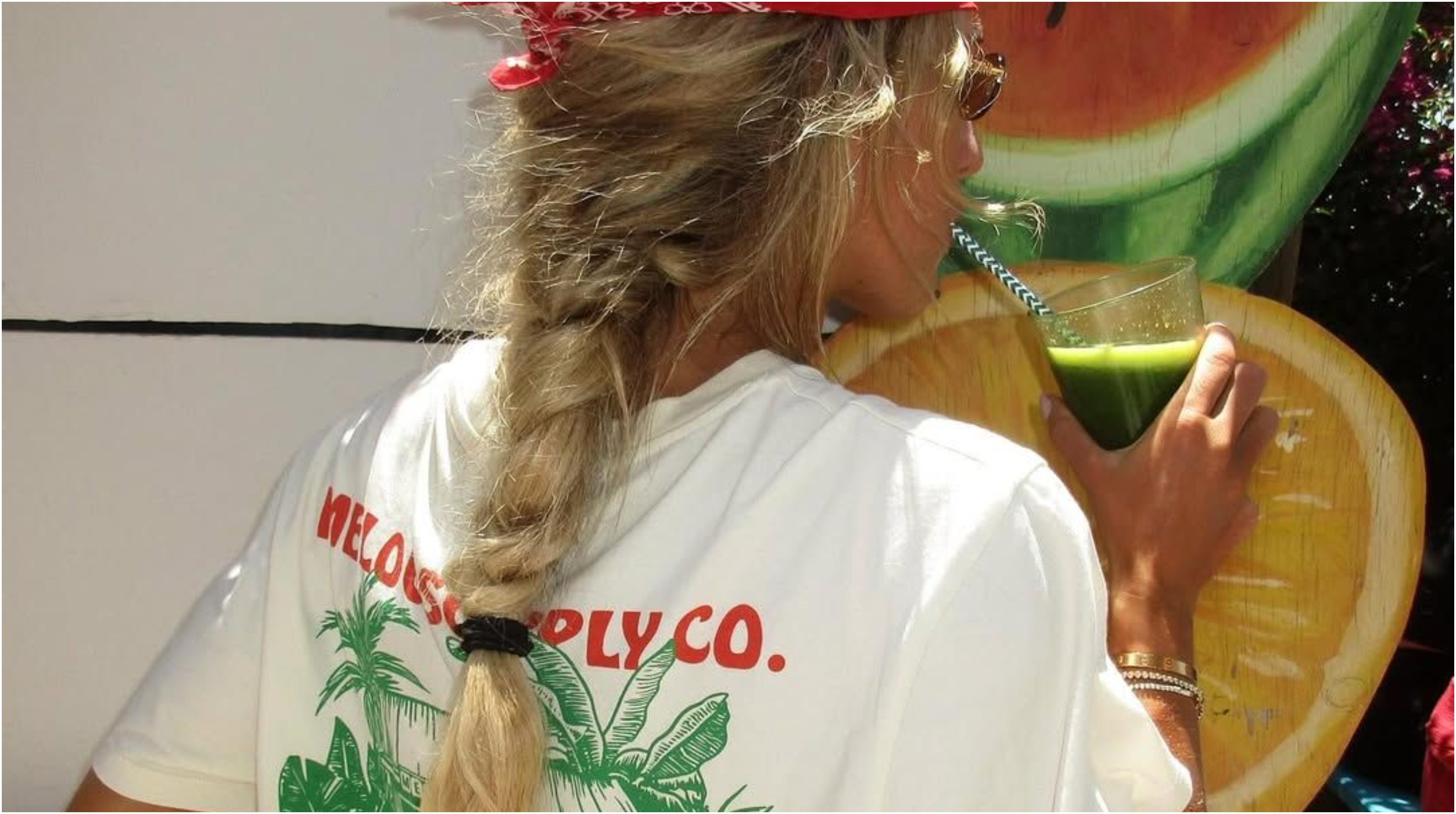 Τα T-shirts που λατρέψαμε και θα συνεχίσουμε να φοράμε και μετά το καλοκαίρι