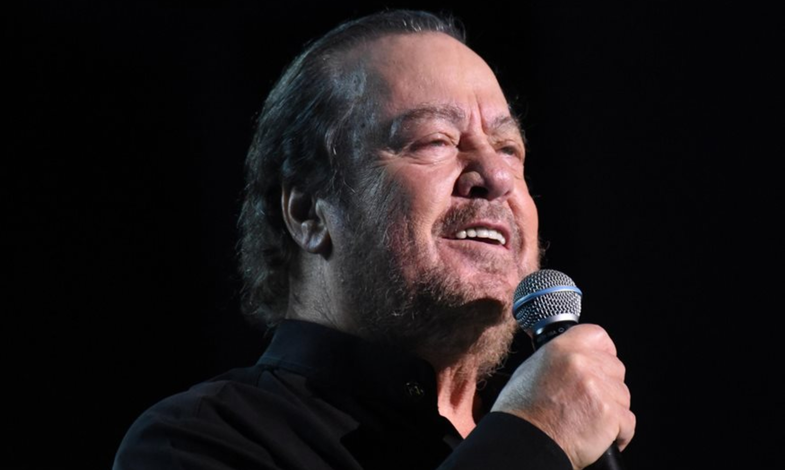 O επί 33 χρόνια συνεργάτης του Γιάννη Πάριου ξεσπά μετά την εμφάνιση του στην Κύπρο – Τι συνέβη