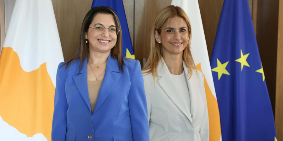 Tίνα Παύλου και Ευανθία Τσολάκη παρέδωσαν μαθήματα power dressing στην τελετή ορκωμοσίας