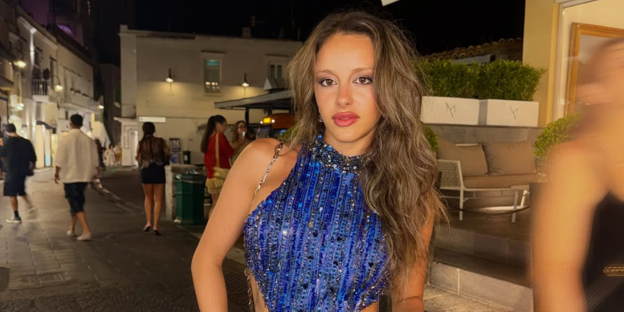 Εβελίνα: Με δύο εκρηκτικά summer looks στις πιο hot αποχρώσεις του καλοκαιριού