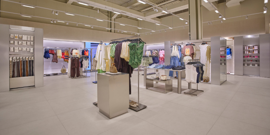 Το Pull&Bear επαναλειτουργεί το κατάστημα του στο Mall Of Cyprus με νεο look