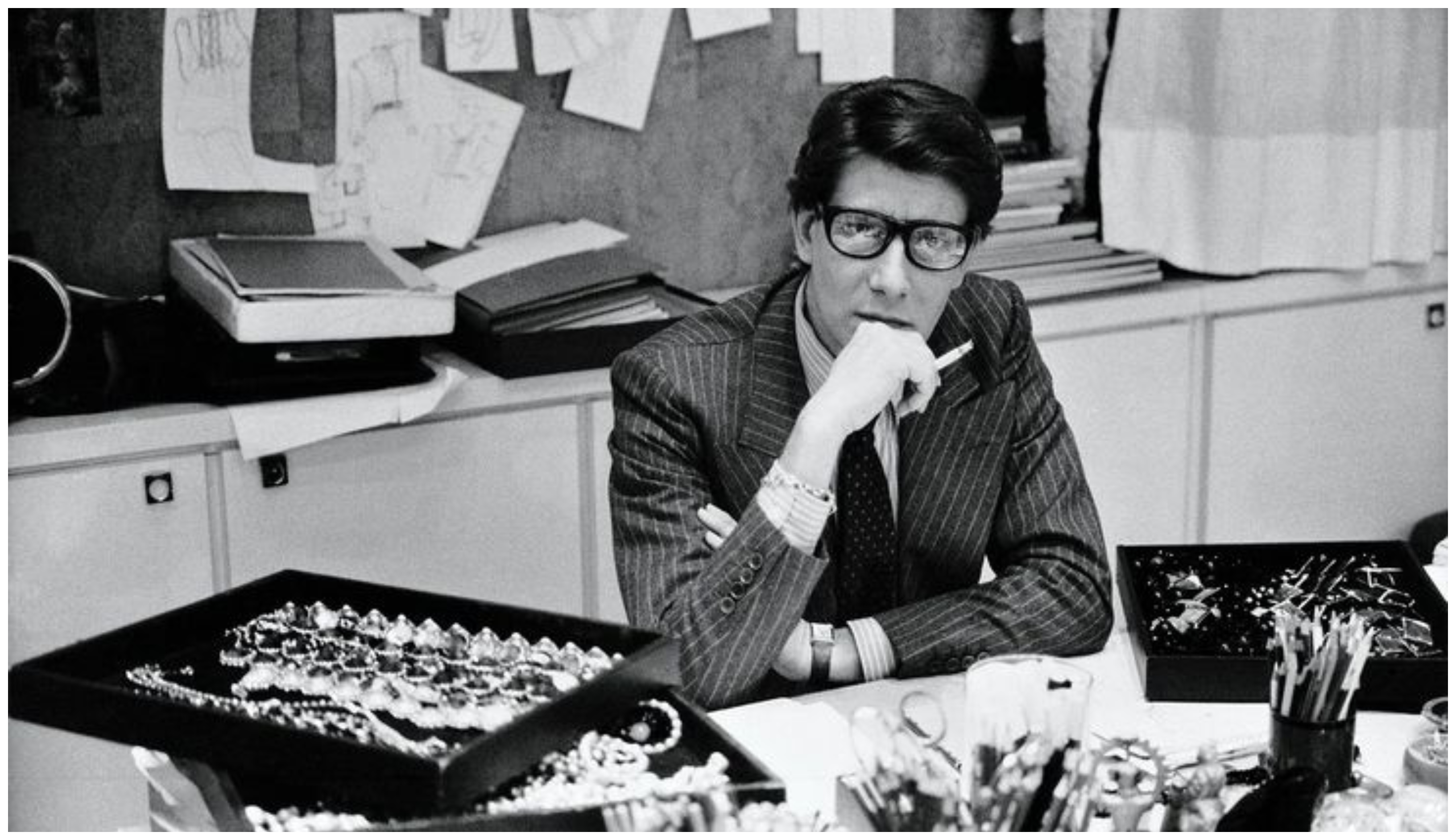 Yves Saint Laurent: Η ιδιοφυΐα που μετέτρεψε τη μόδα σε τέχνη και τη γυναίκα σε σύμβολο δύναμης