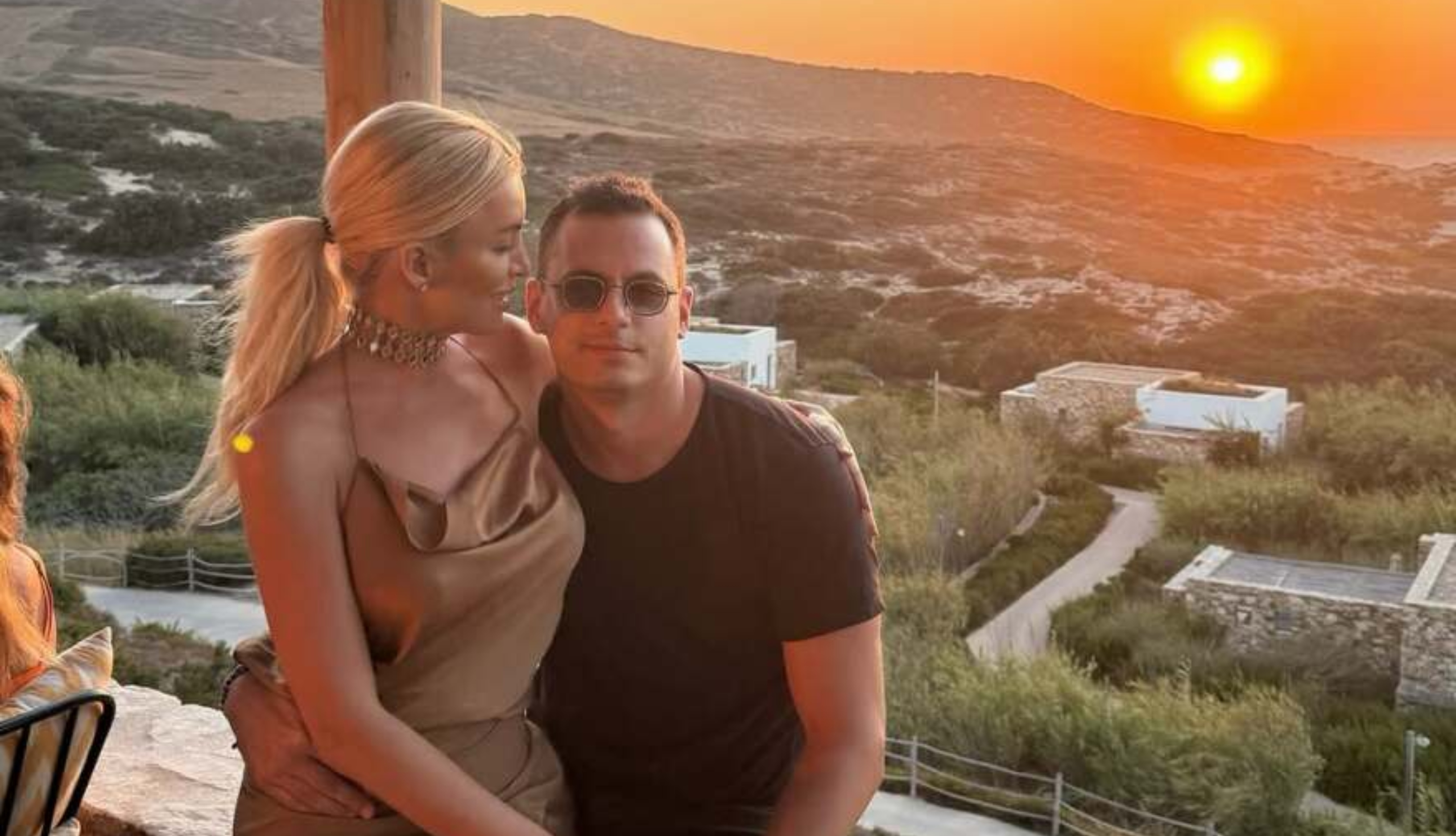 Η τρυφερή φωτογραφία του Παναγιώτη Κουτσουμπή με τη μικρή Ξένια στο Παρίσι
