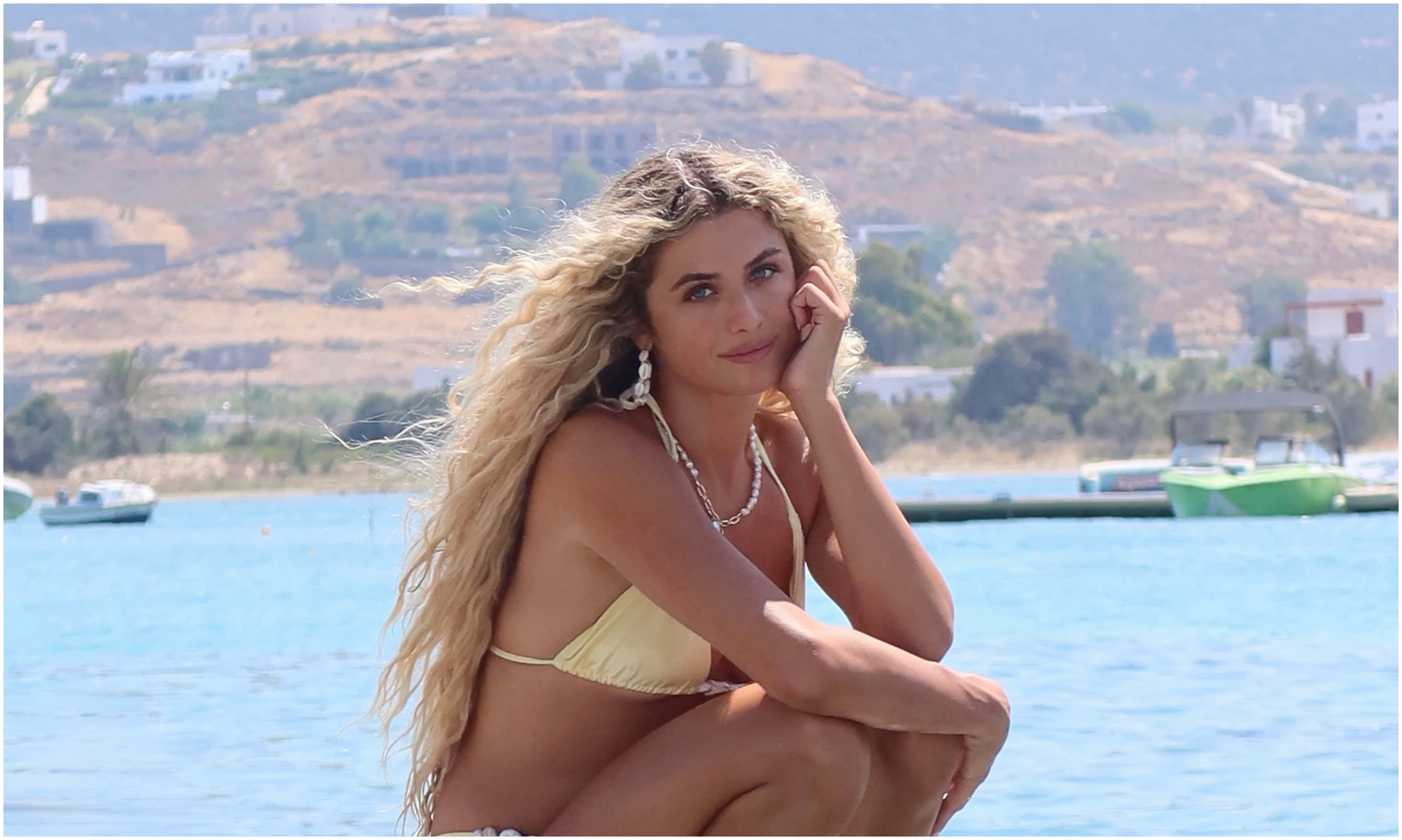 Η Antigoni αποχαιρετά το καλοκαίρι με το πιο ρομαντικό άλμπουμ από τις καλοκαιρινές της διακοπές με τον σύντροφό της