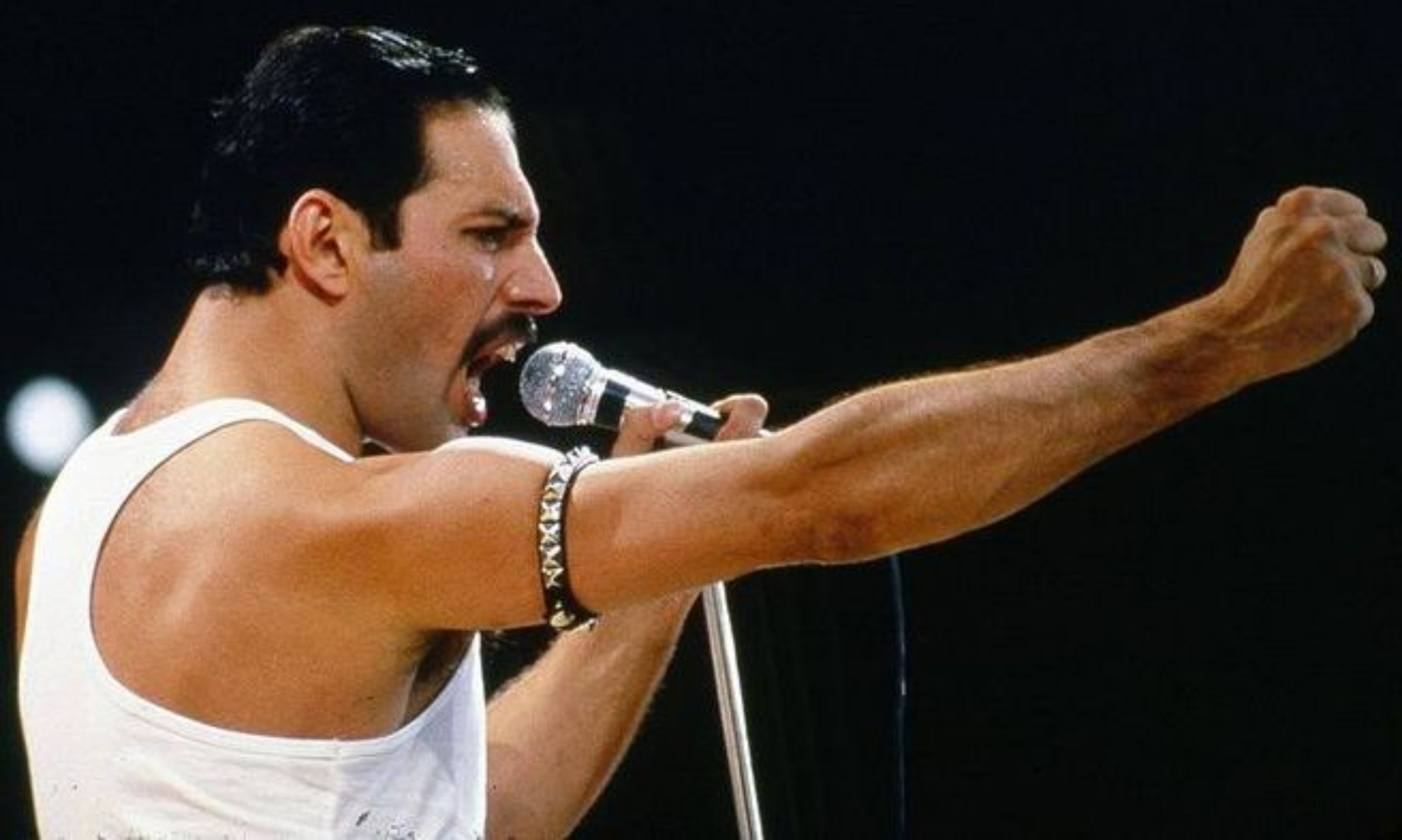 O Freddie Mercury ζωντανεύει ξανά μέσα από τα προσωπικά του αντικείμενα