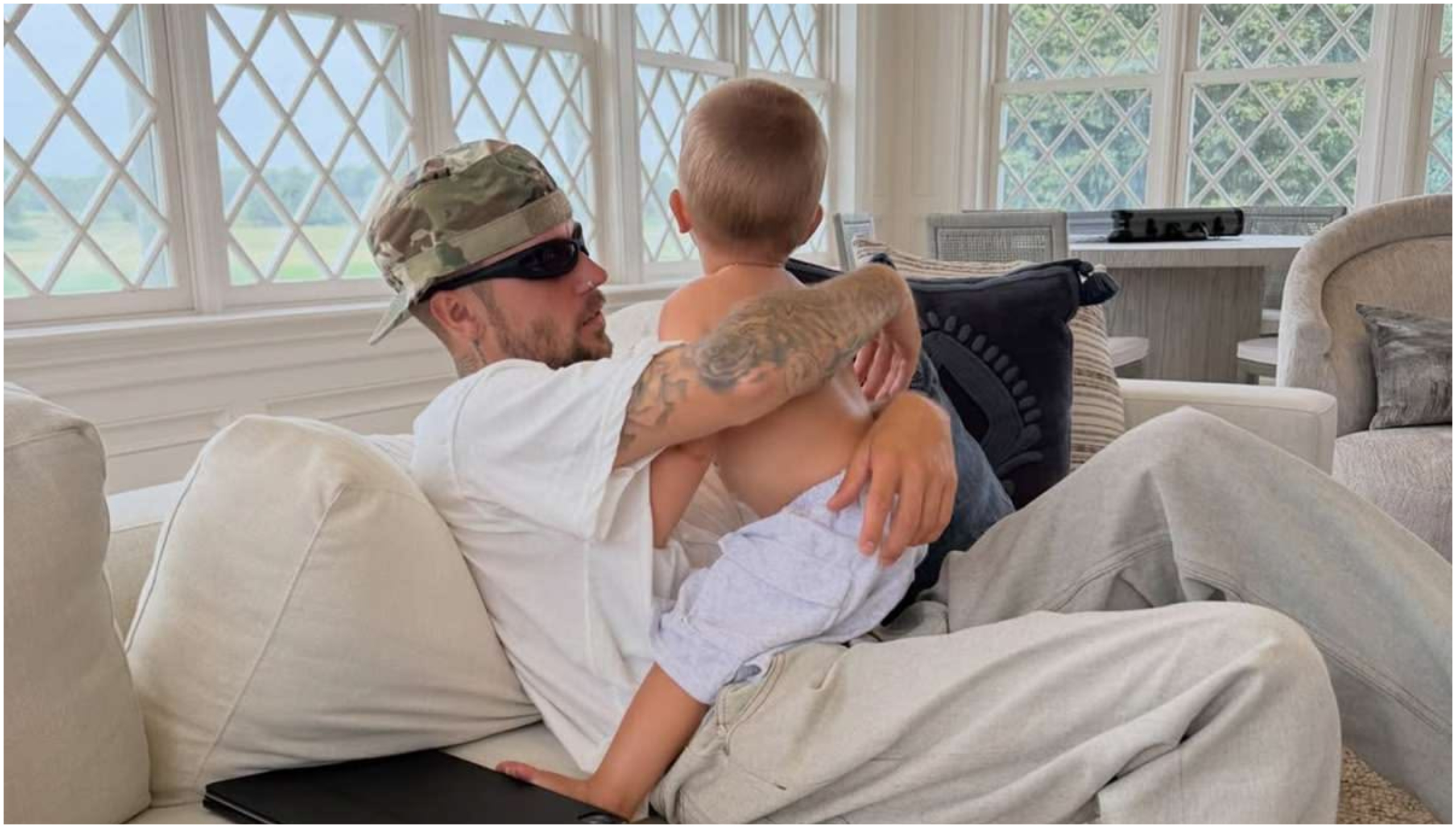 Justin Bieber: Το γλυκό στιγμιότυπο με τον γιο του και το cute outfit