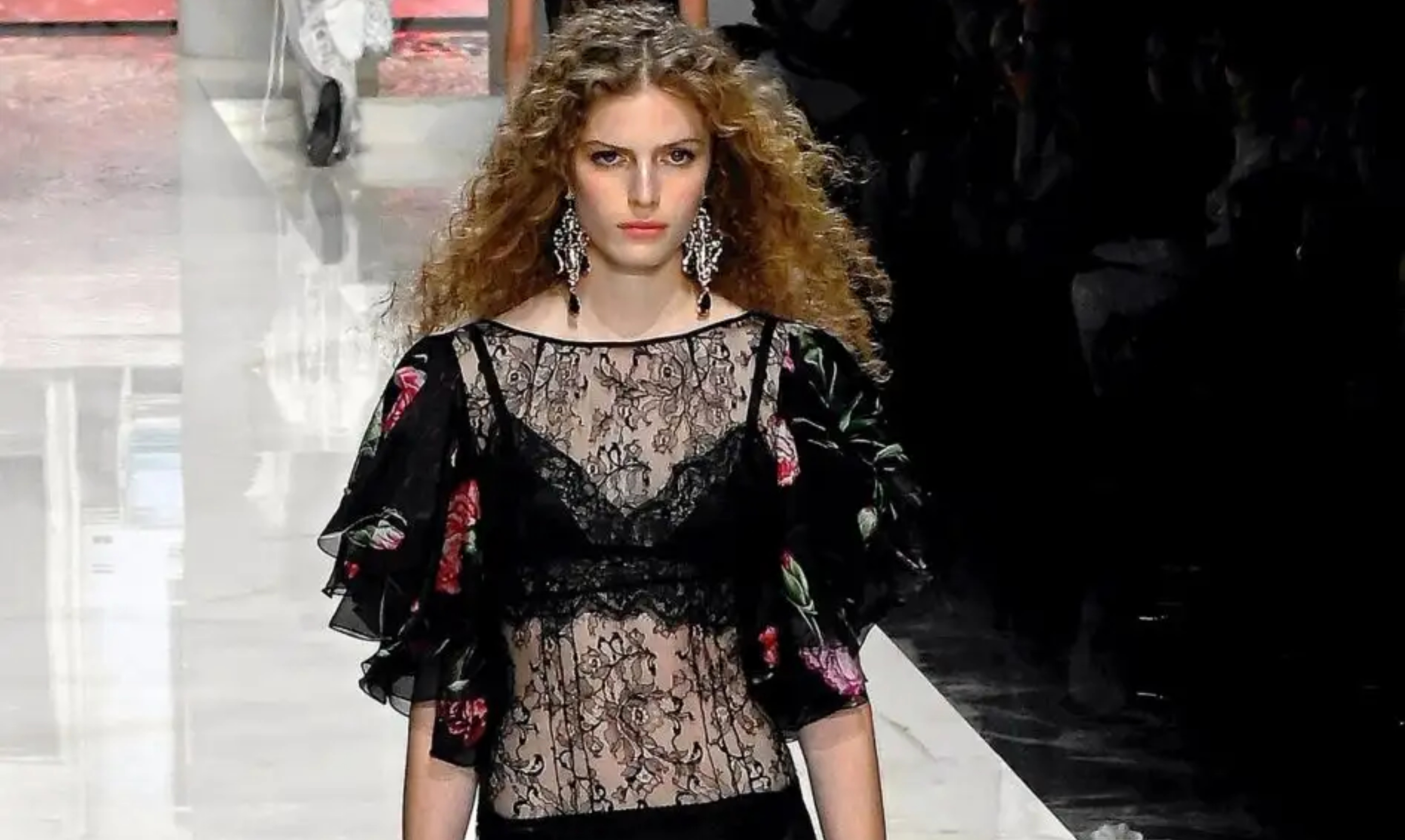 Dolce & Gabbana SS27: Έντονες αντιθέσεις,  statement prints και πολυτελείς υφές