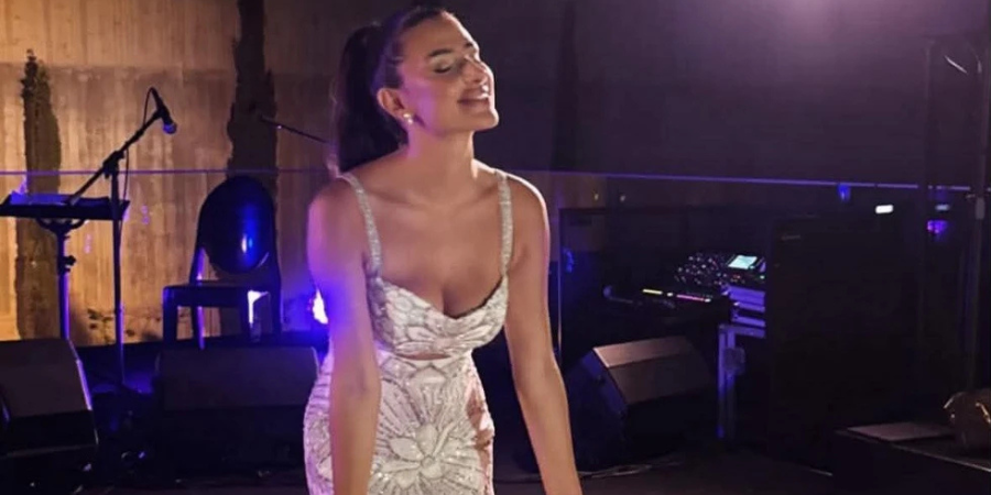 Κωστάνσα Κρητικού: Το party dress με την υπογραφή της Ραμόνα Φίλιπ που έκλεψε τις εντυπώσεις