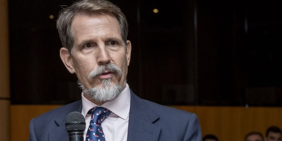Παύλος Ντε Γκρες: «Έφτιαξαν» τη μορφή του με AI – Η βιντεοκλήση και η υπόσχεση για 26.000 ευρώ