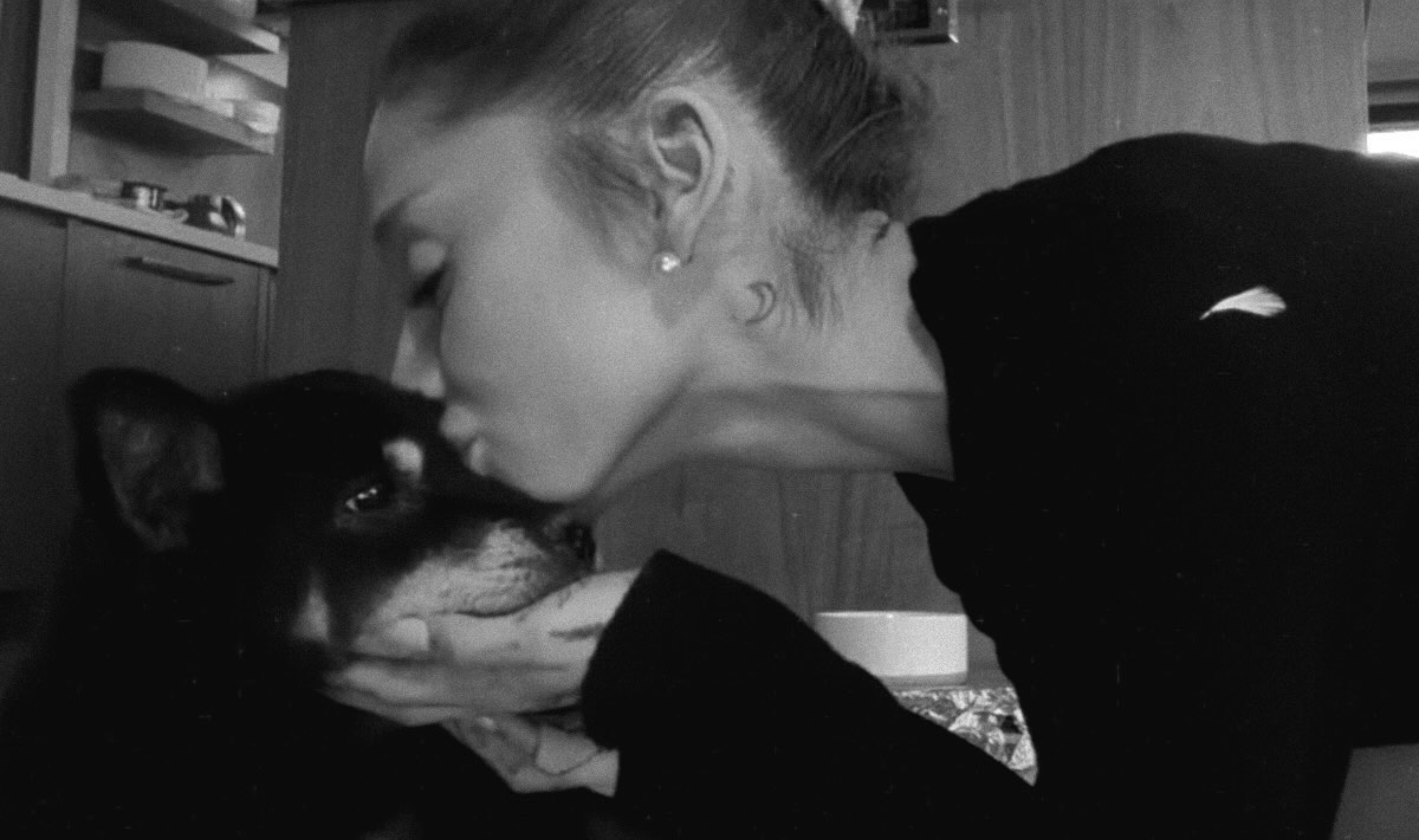 Ariana Grande: Το συγκινητικό «αντίο» στην Coco, τον σκύλο που μεγάλωσε μαζί της