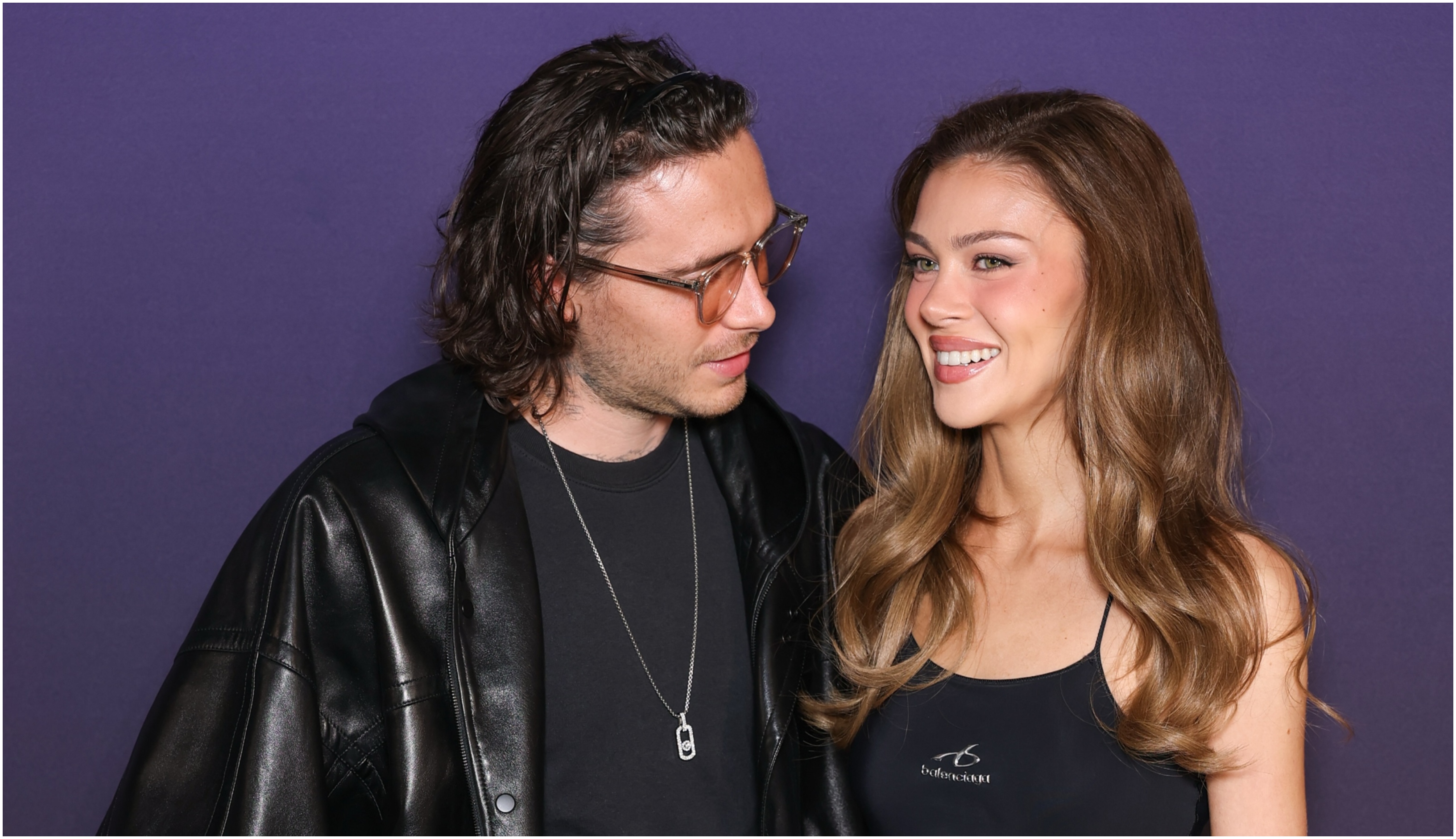 Brooklyn Beckham & Nicola Peltz: Full in love και stylish στο Παρίσι λίγο πριν το show της Victoria Beckham