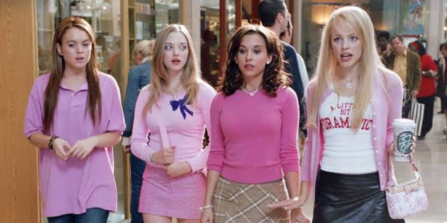 Mean Girls Day: Γιατί κάθε 3 Οκτωβρίου φοράμε ροζ και λέμε «It’s October 3rd»