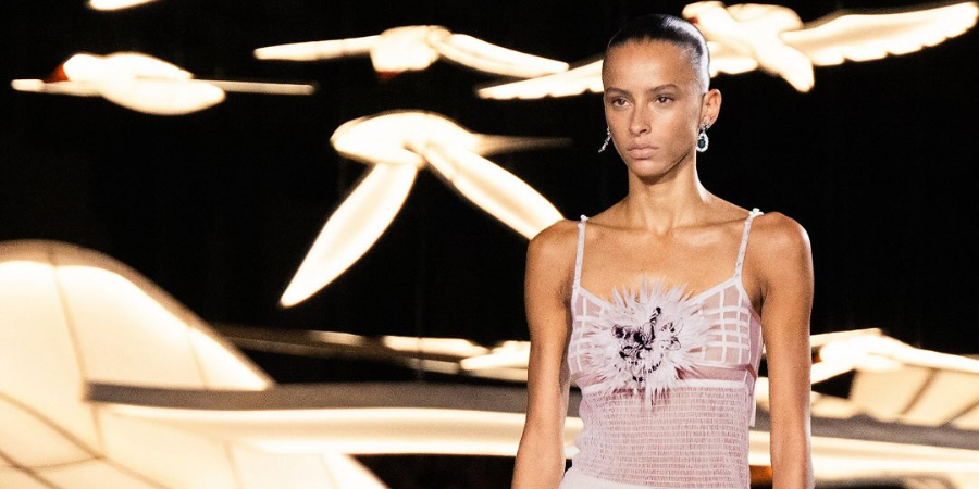 Chanel SS27: Η προσωπική 2.55 τσάντα της Coco Chanel επέστρεψε στην πασαρέλα