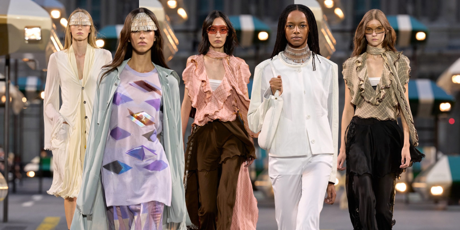 Louis Vuitton: 34 ιπτάμενα αυτοκίνητα πάνω από την πασαρέλα στο Λούβρο – Το show που έκλεισε το Paris Fashion Week