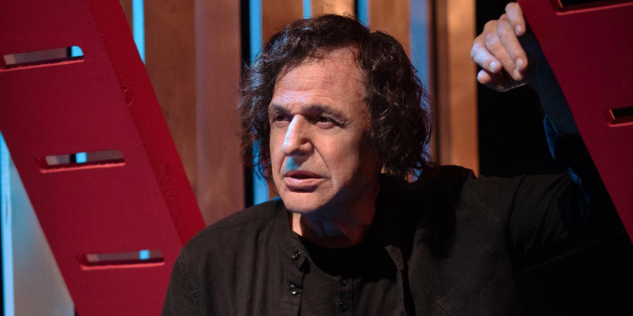 Βασίλης Παπακωνσταντίνου: Νοσηλεύεται σε ιδιωτικό νοσοκομείο, στο πλευρό του η Ελένη Ράντου και η κόρη τους
