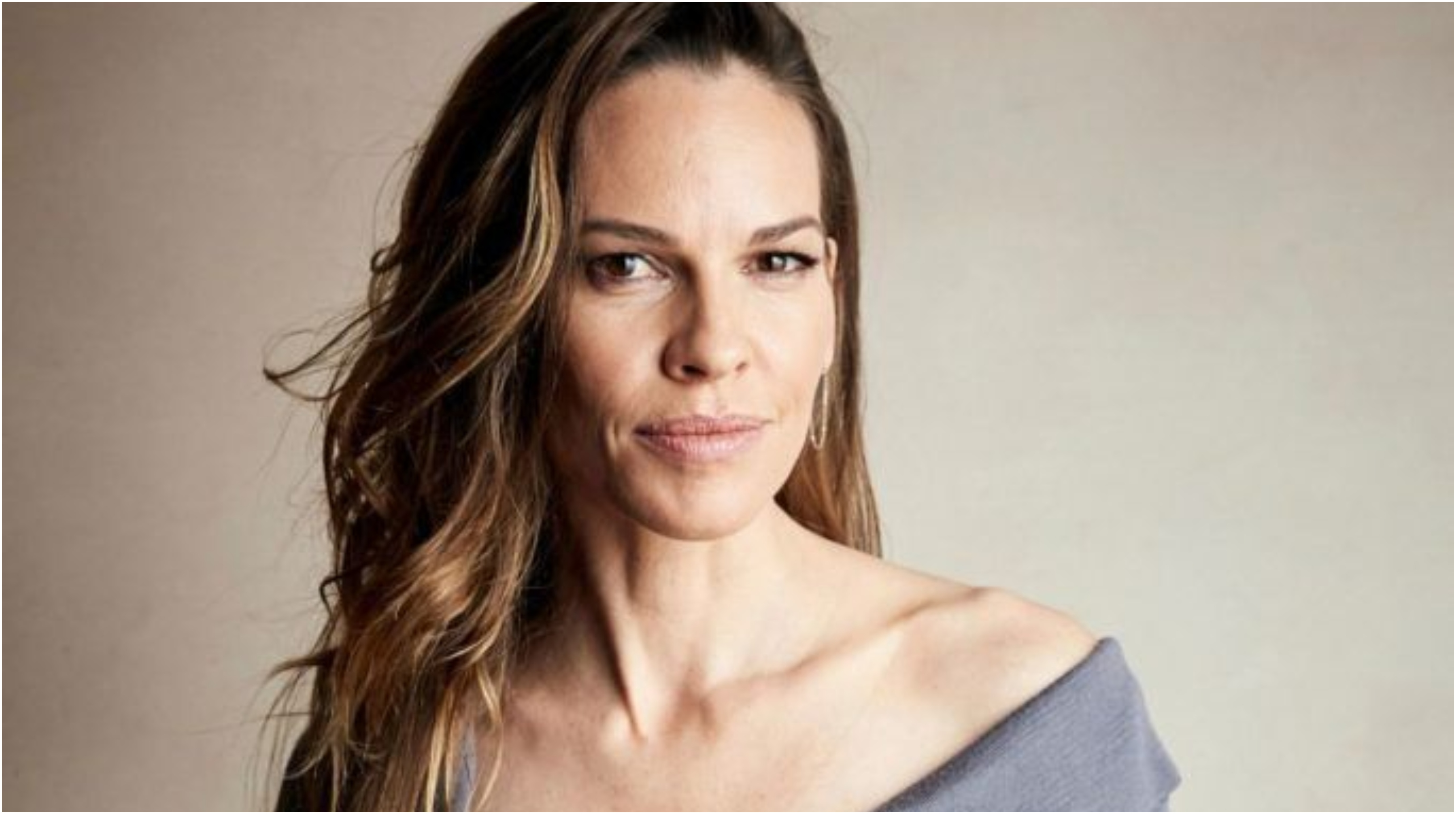 Hilary Swank: Έγκυος στο τρίτο της παιδί στα 52 της –  Η τρυφερή ανακοίνωση με την οικογένειά της