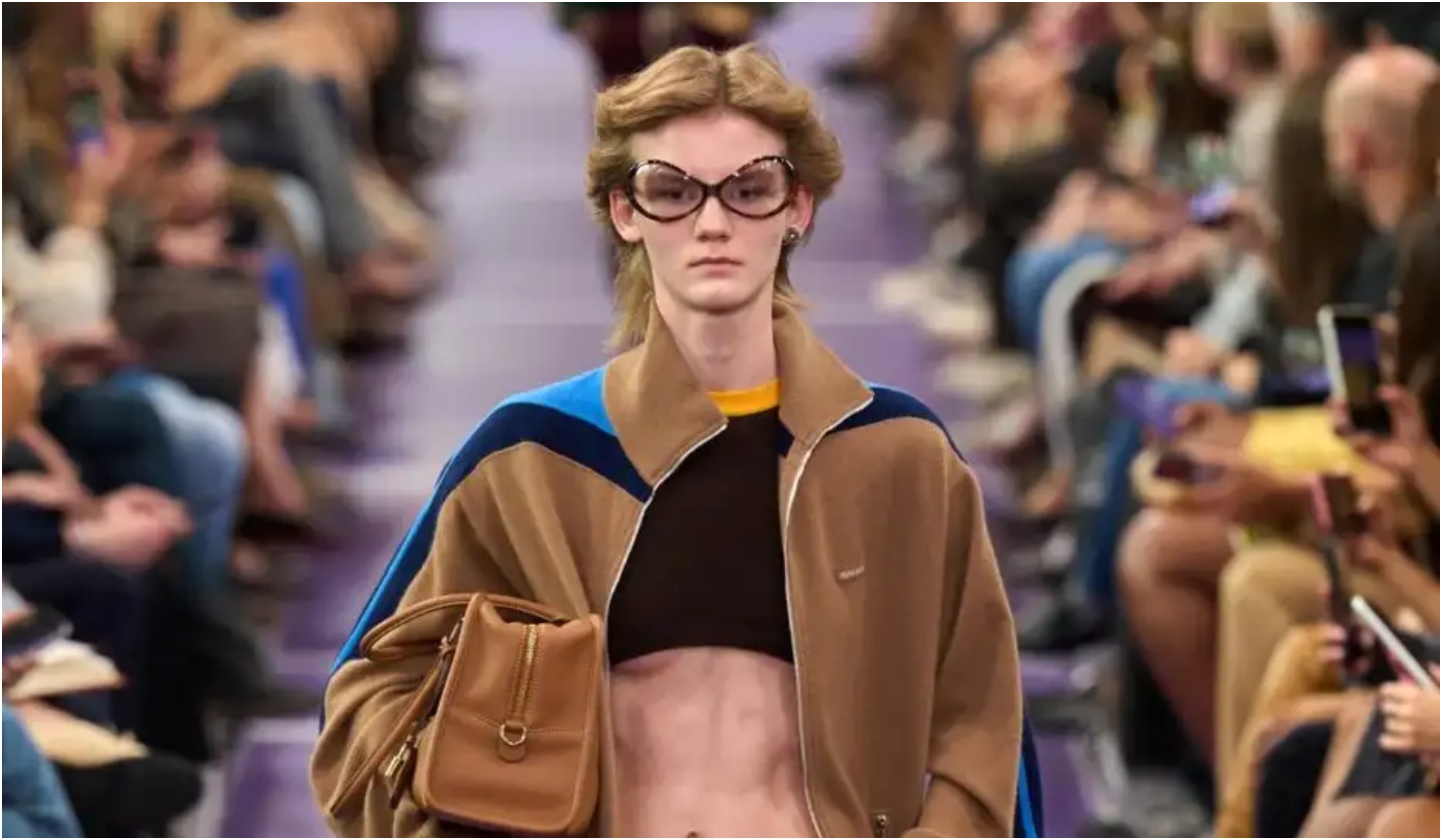 Miu Miu SS27: Η νέα εποχή του Sporty Chic μέσα από τα μάτια της Miuccia Prada