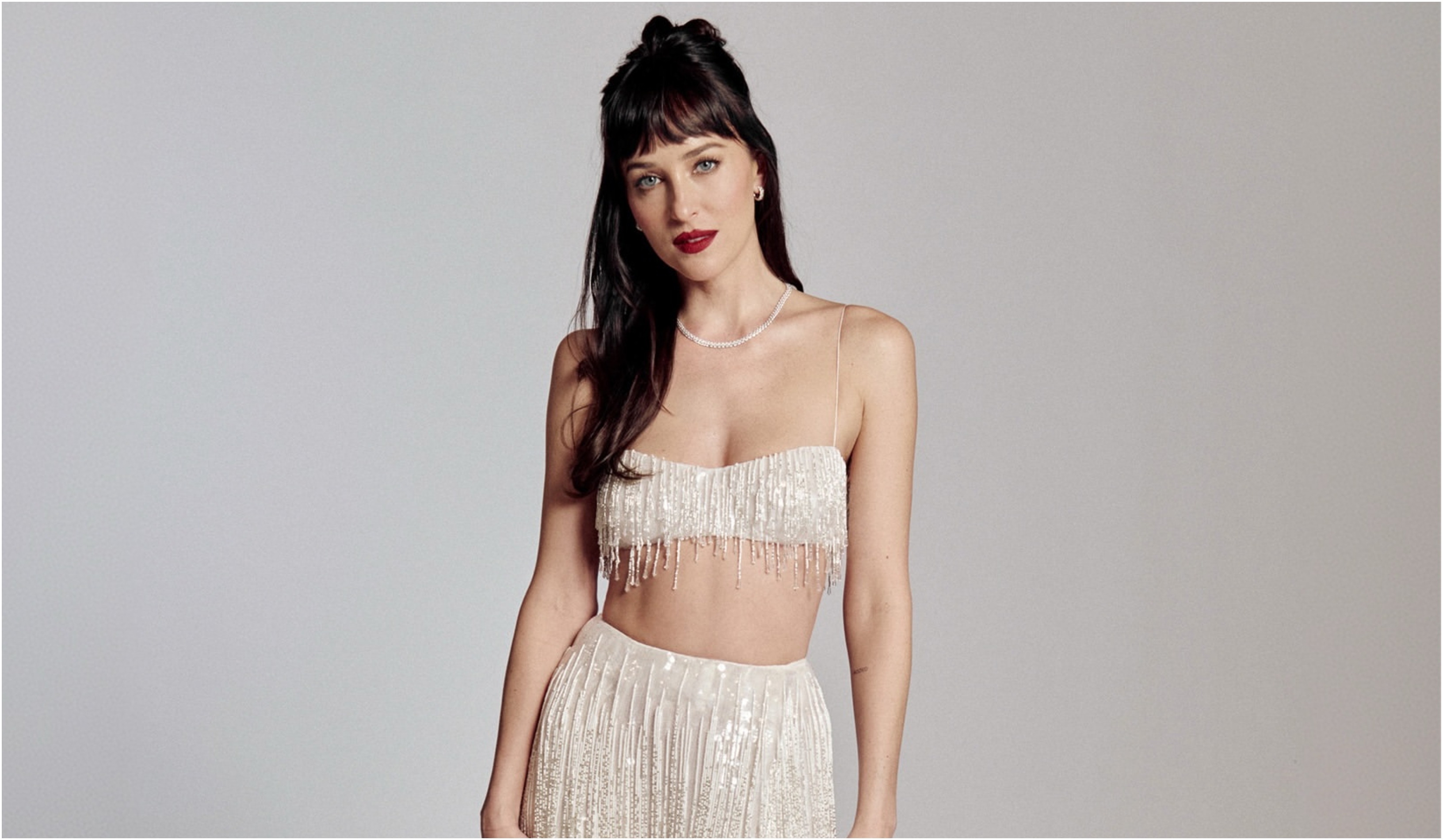 Η Dakota Johnson εμφανίστηκε με Calvin Klein Collection στην πρεμιέρα της ταινίας «Verity» στη Νέα Υόρκη