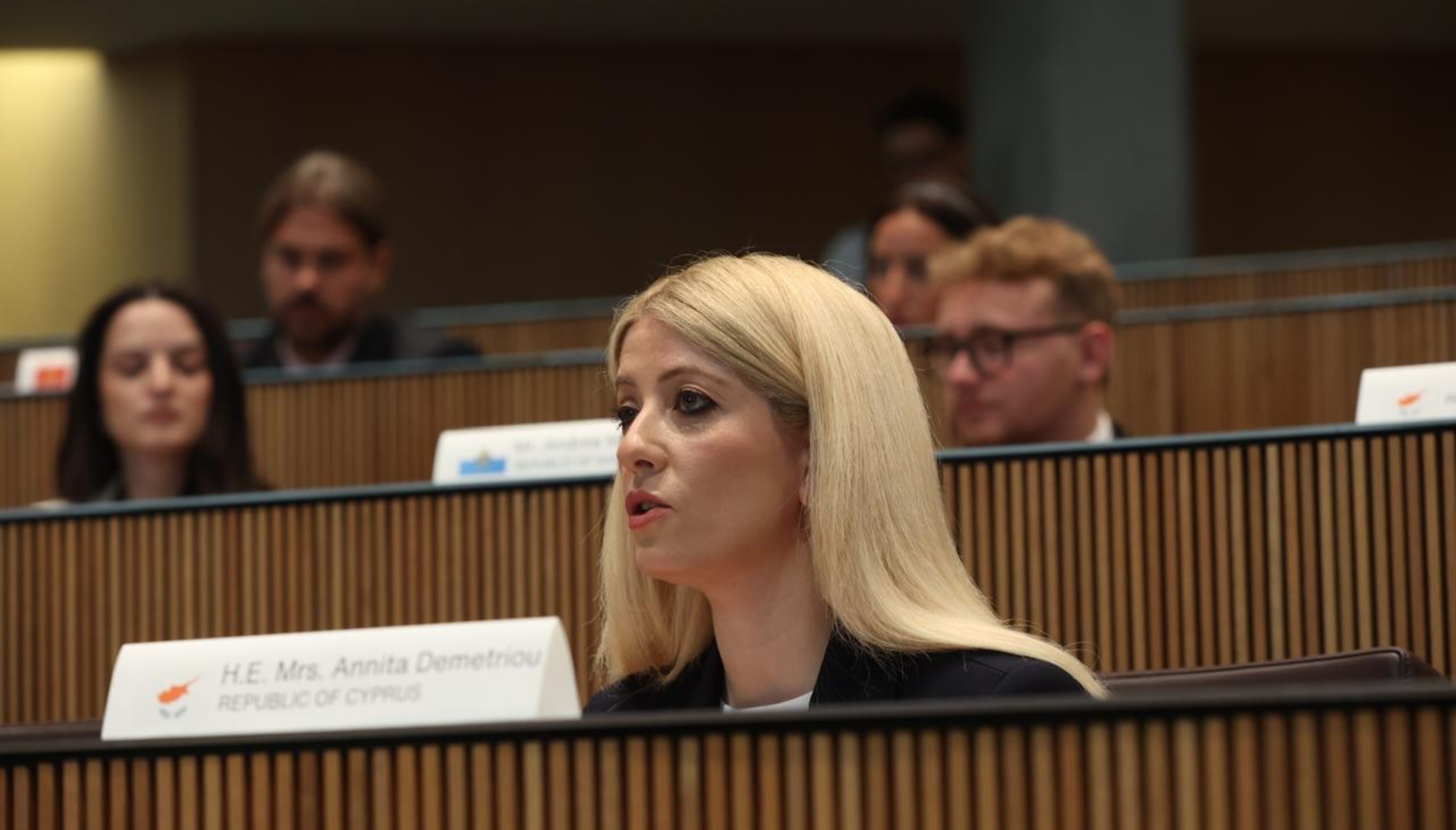 Βρήκαμε από που να πάρετε τα κομψά γυαλιά της Αννίτας Δημήτριου