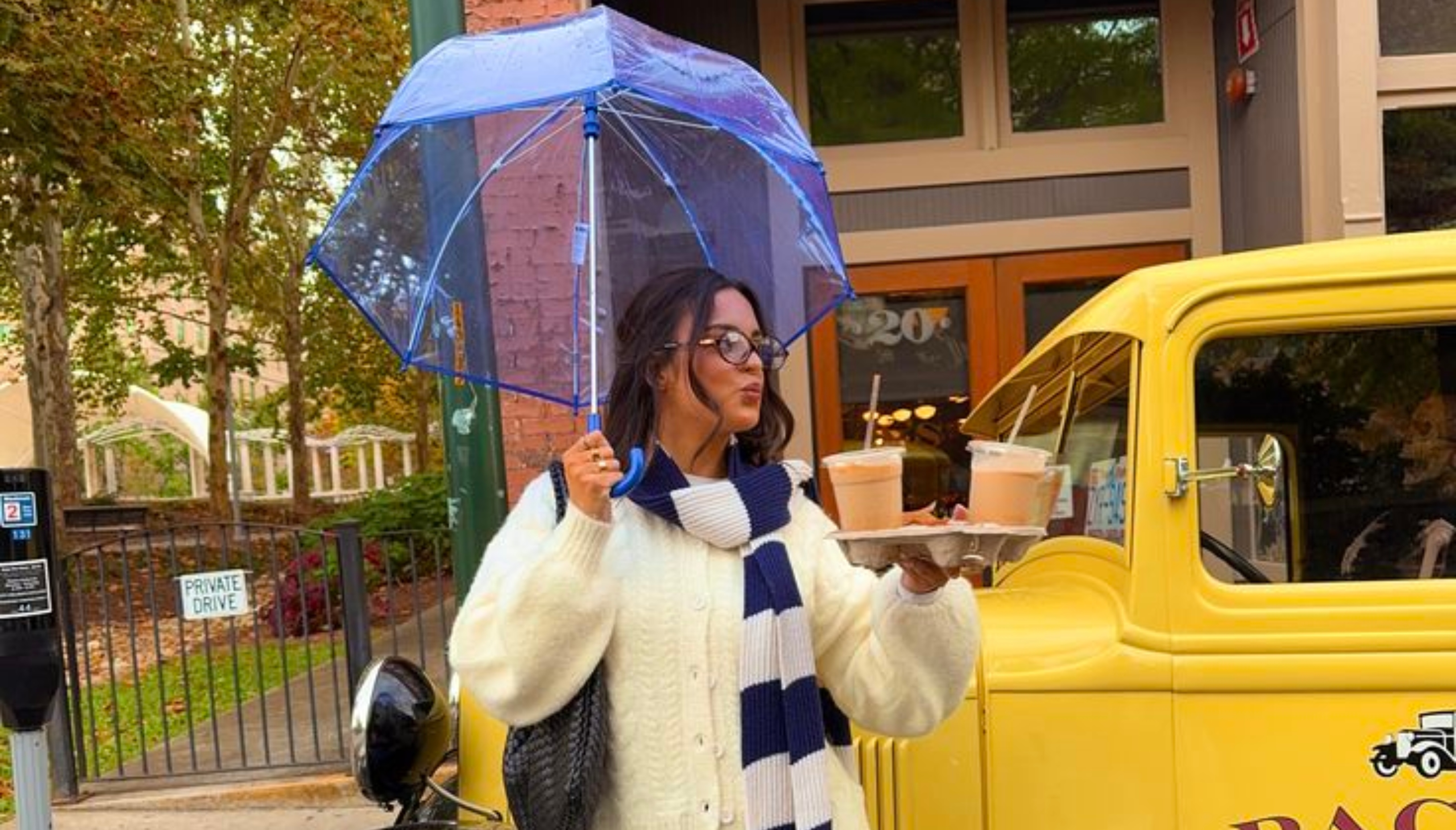 Rainy Day Hair: Τα μυστικά για αψεγάδιαστα μαλλιά, ακόμη και τις πιο βροχερές ημέρες