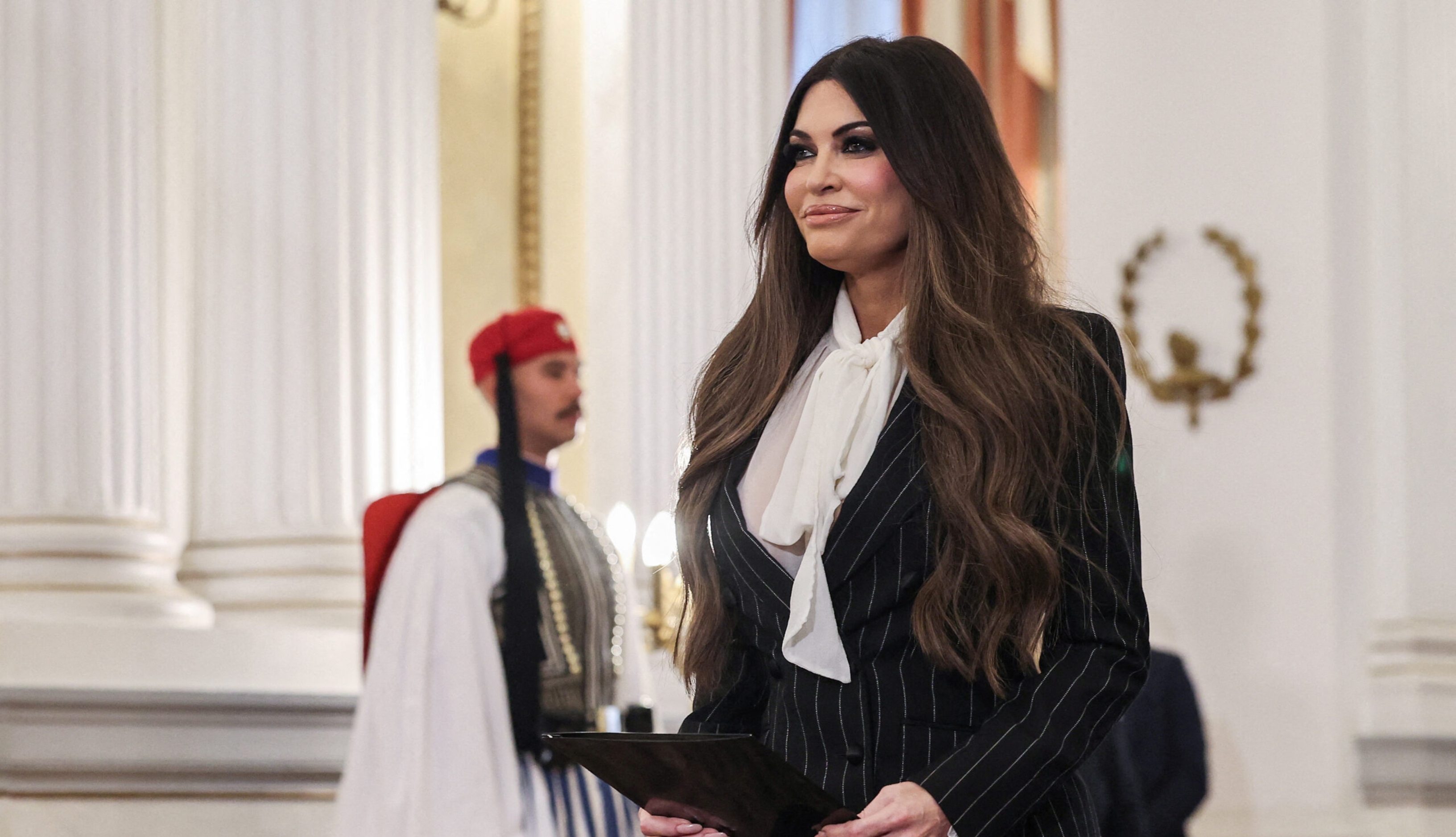 «Μαθαίνω ότι η Κίμπερλι Γκιλφόιλ φεύγει και πιστολιάζει, χρωστάει μαλλιά, λούσα»